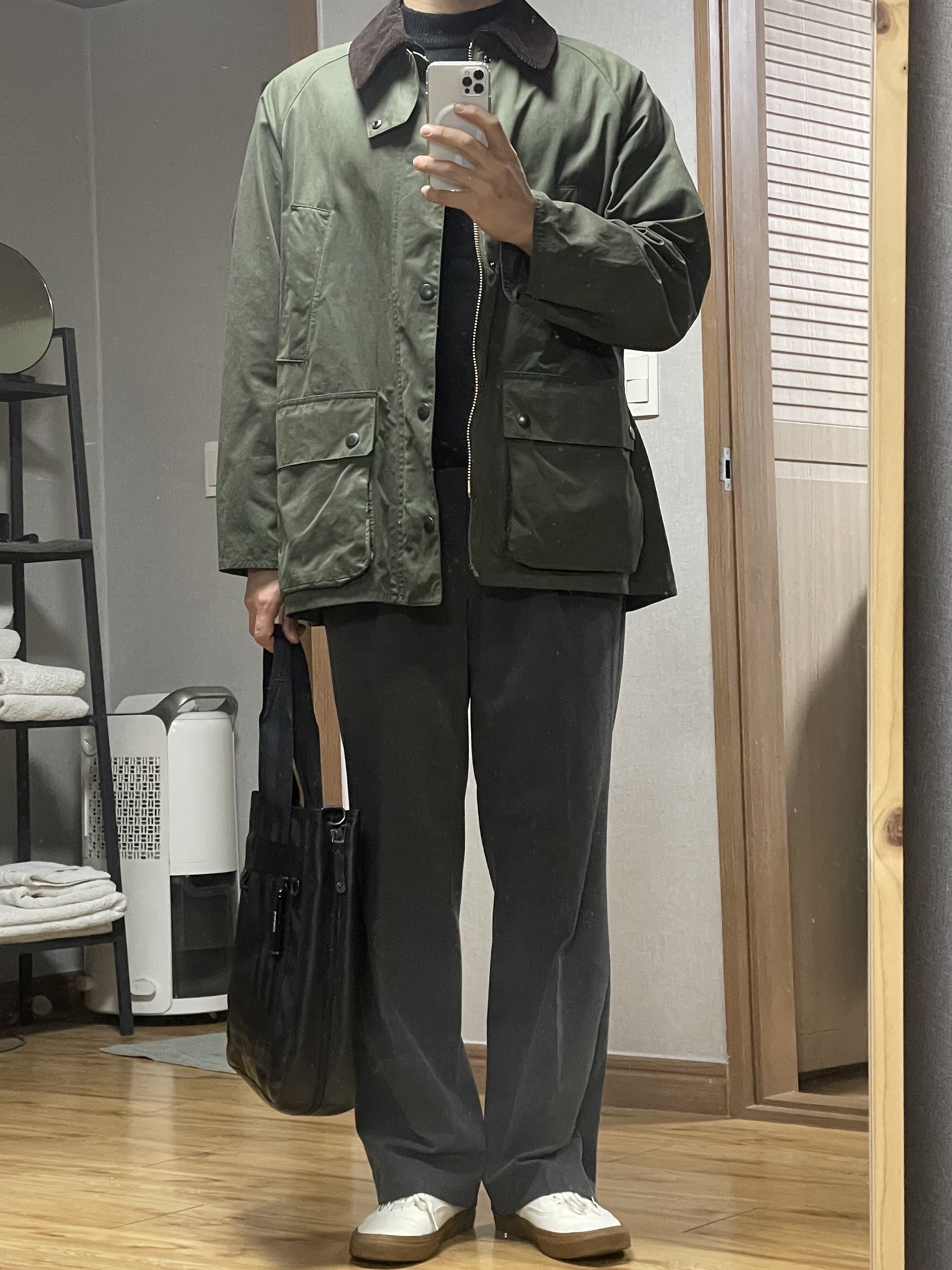 Barbour OS Peached Bedale Casual Non-Wax Jacket Sage, Porter Heat 2Way Tote Bag Black 착용 스타일