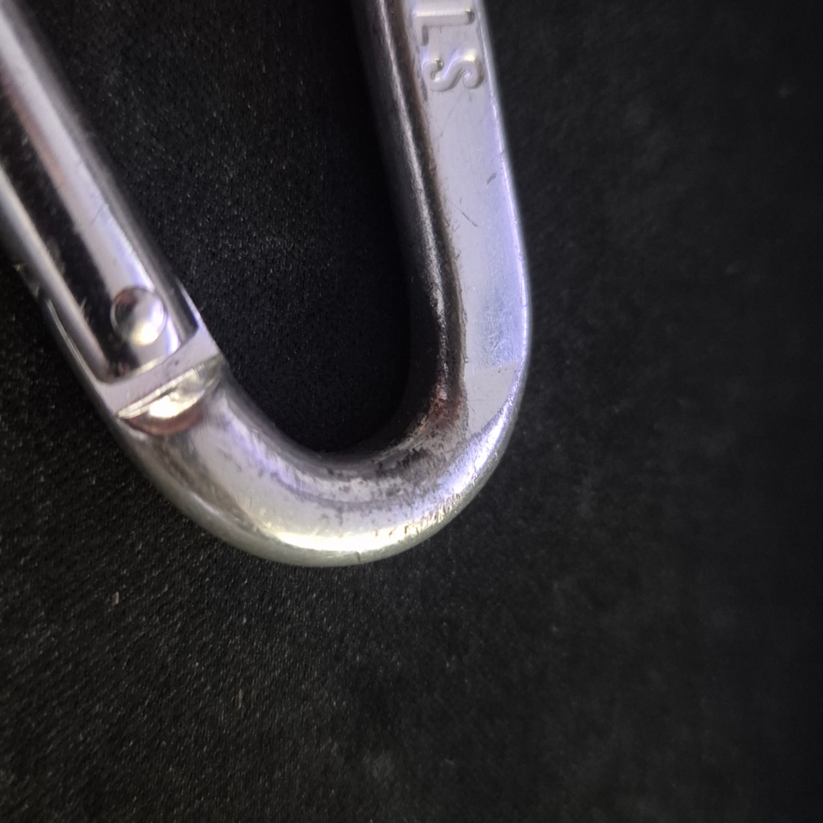 Human Made Carabiner 70mm Silver 착용 스타일 - 2