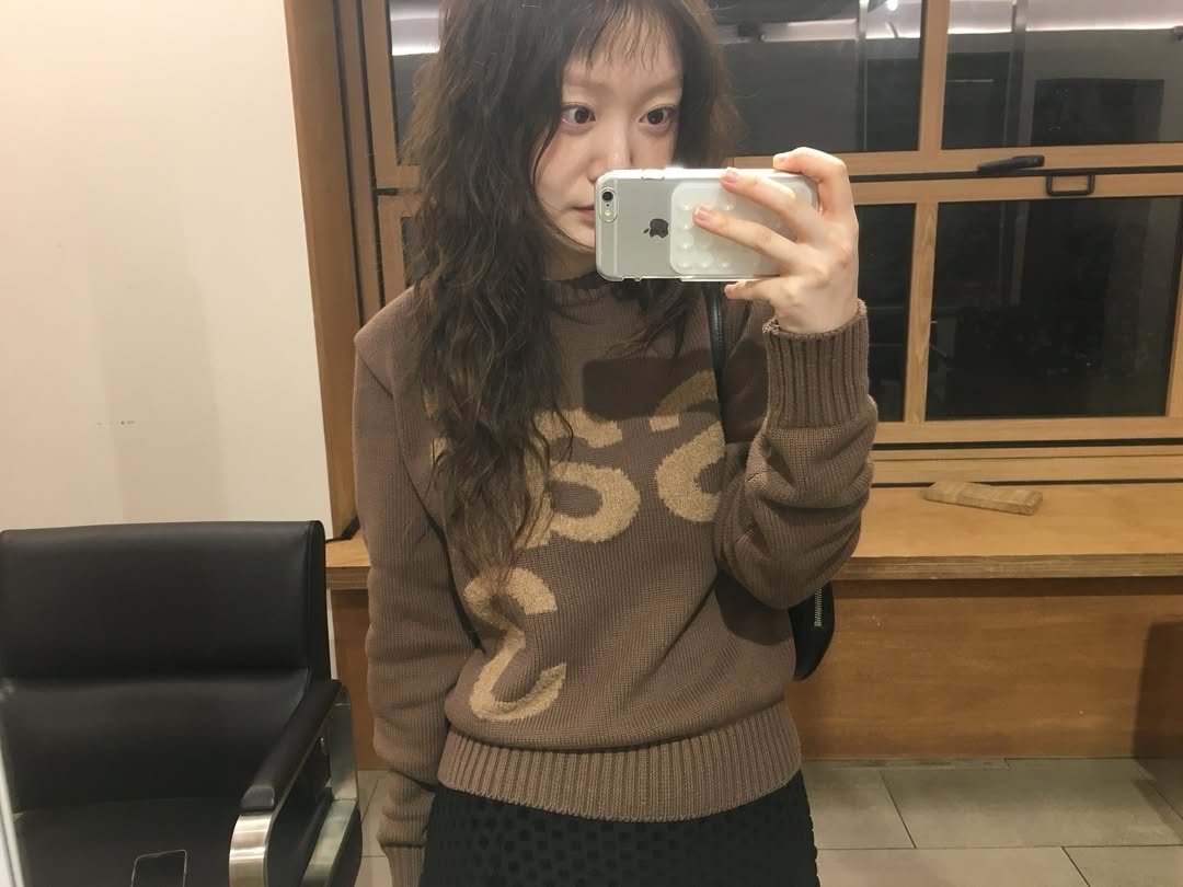 [KREAM 단독] Safarispot Women Basic Safari Knit White, [KREAM 단독] Safarispot Women Basic Safari Knit Black 착용 스타일