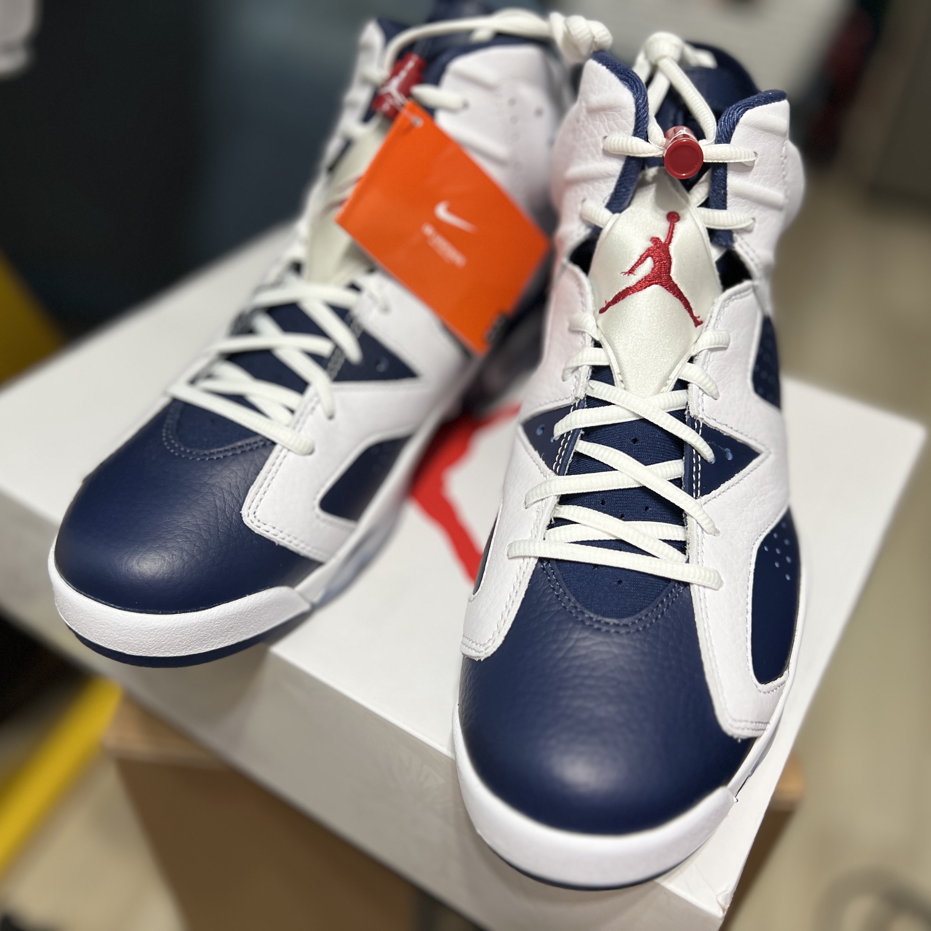 Jordan 6 Retro White and Midnight Navy 착용 스타일 - 2