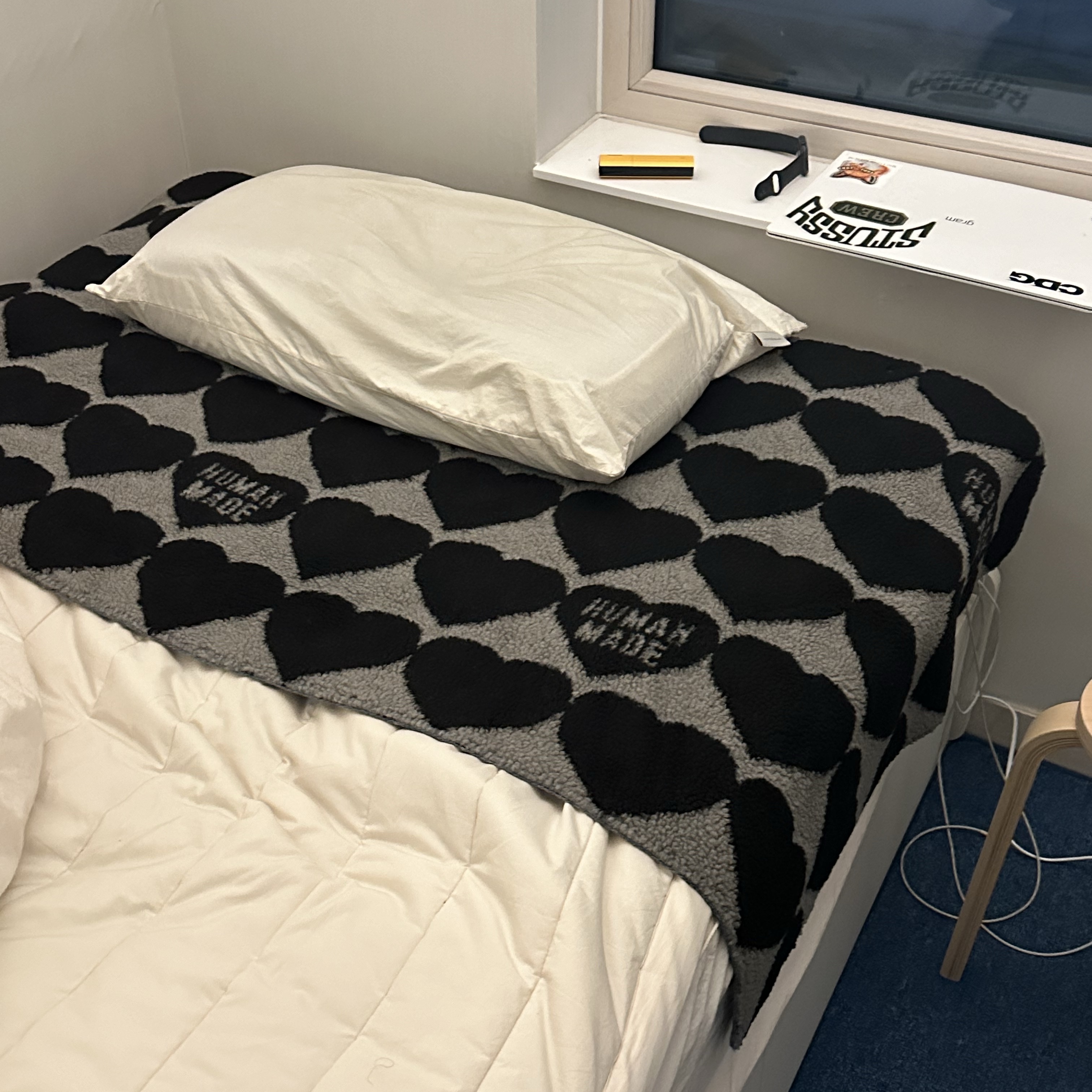 Human Made Heart Fleece Blanket Black 착용 스타일