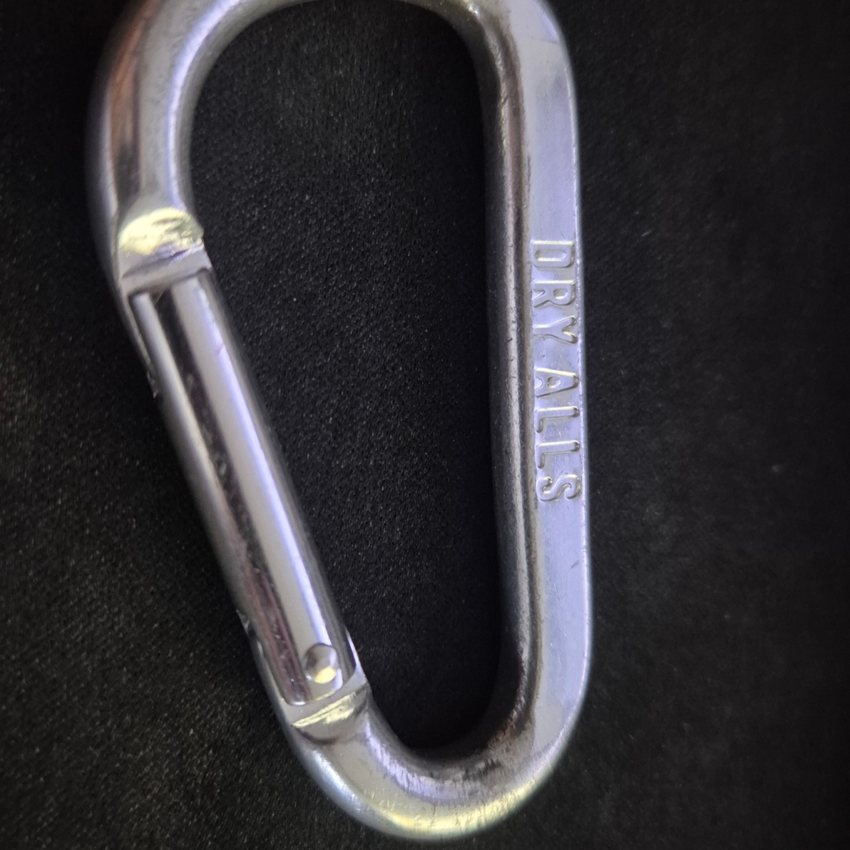 Human Made Carabiner 70mm Silver 착용 스타일 - 1