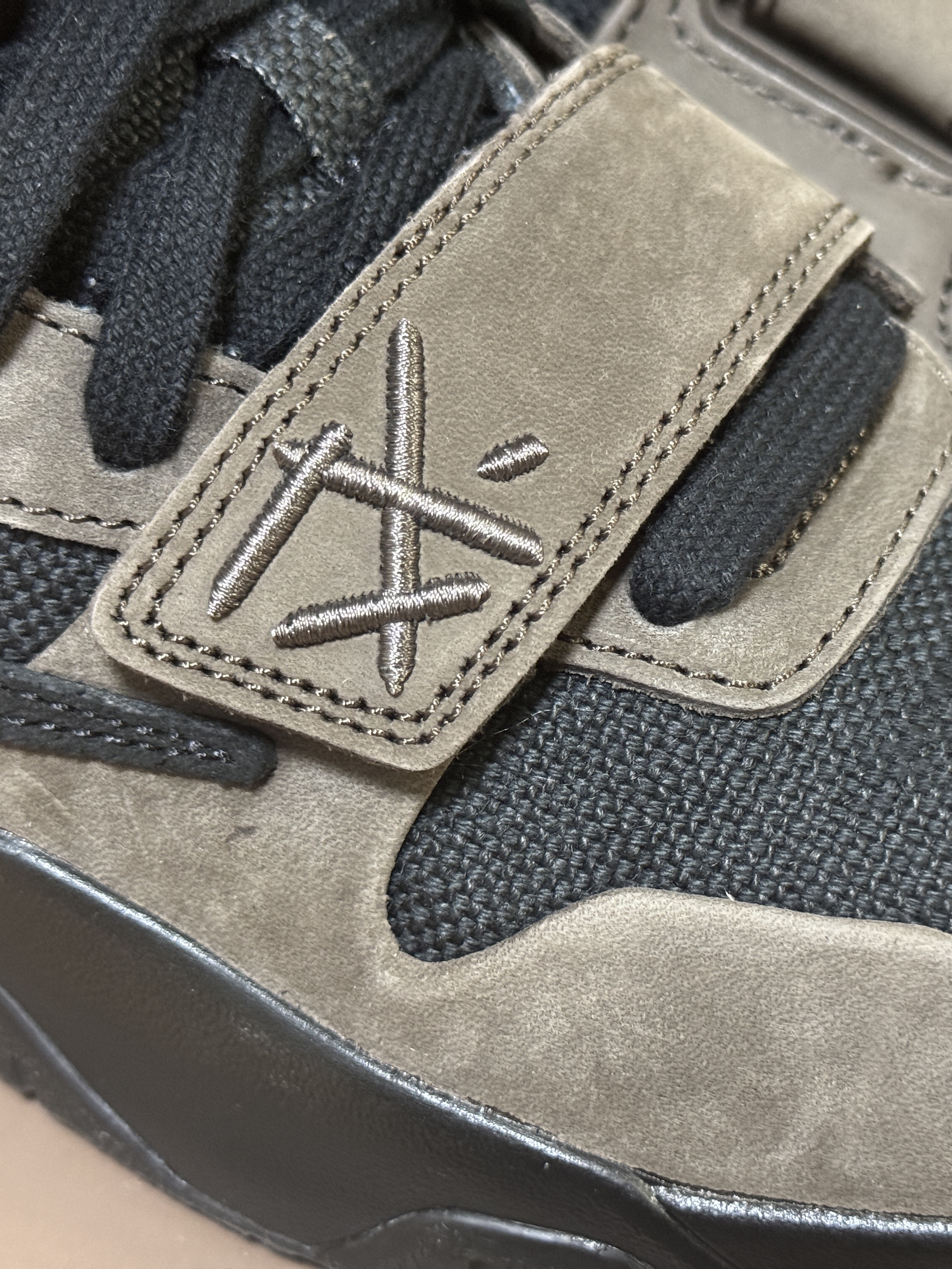 Jordan x Travis Scott Jumpman Jack TR Black and Dark Mocha 착용 스타일