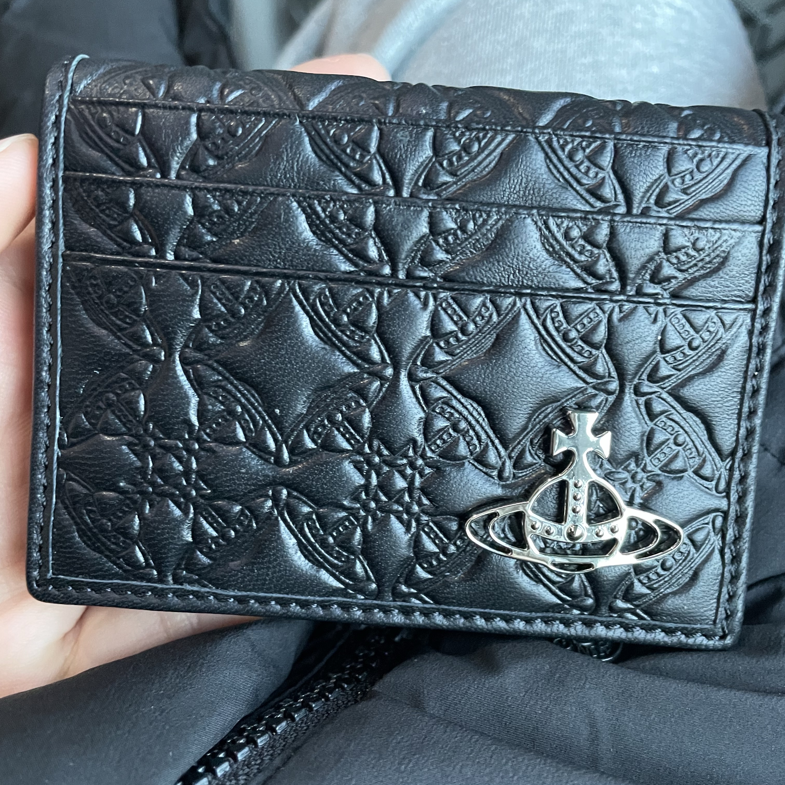 Vivienne Westwood Embossed Card Holder Black 착용 스타일