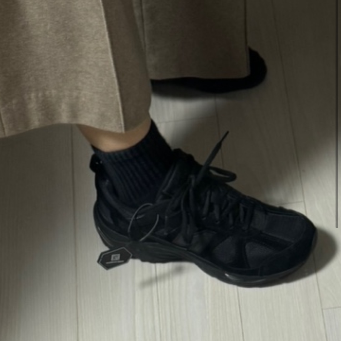 New Balance 878 Triple Black 착용 스타일