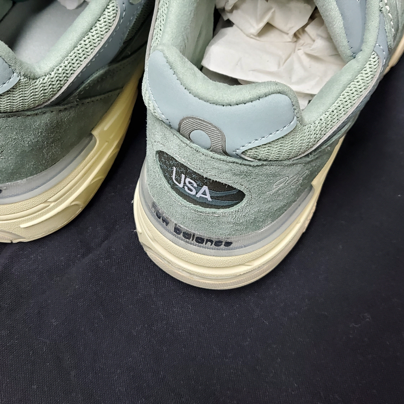 New Balance x Kith 993 Made in USA Slate Grey 착용 스타일 - 3