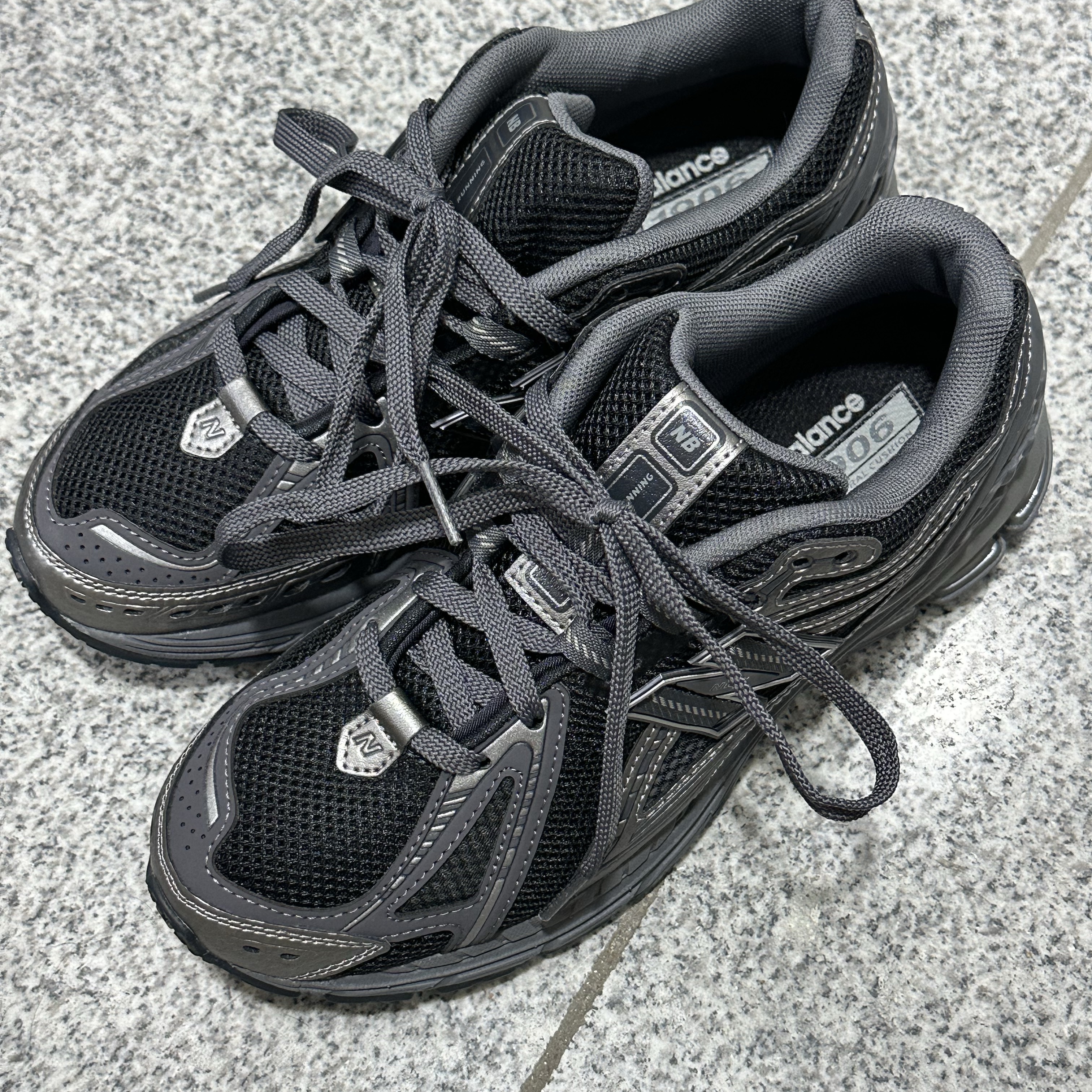 New Balance 1906R Black 착용 스타일 - 3