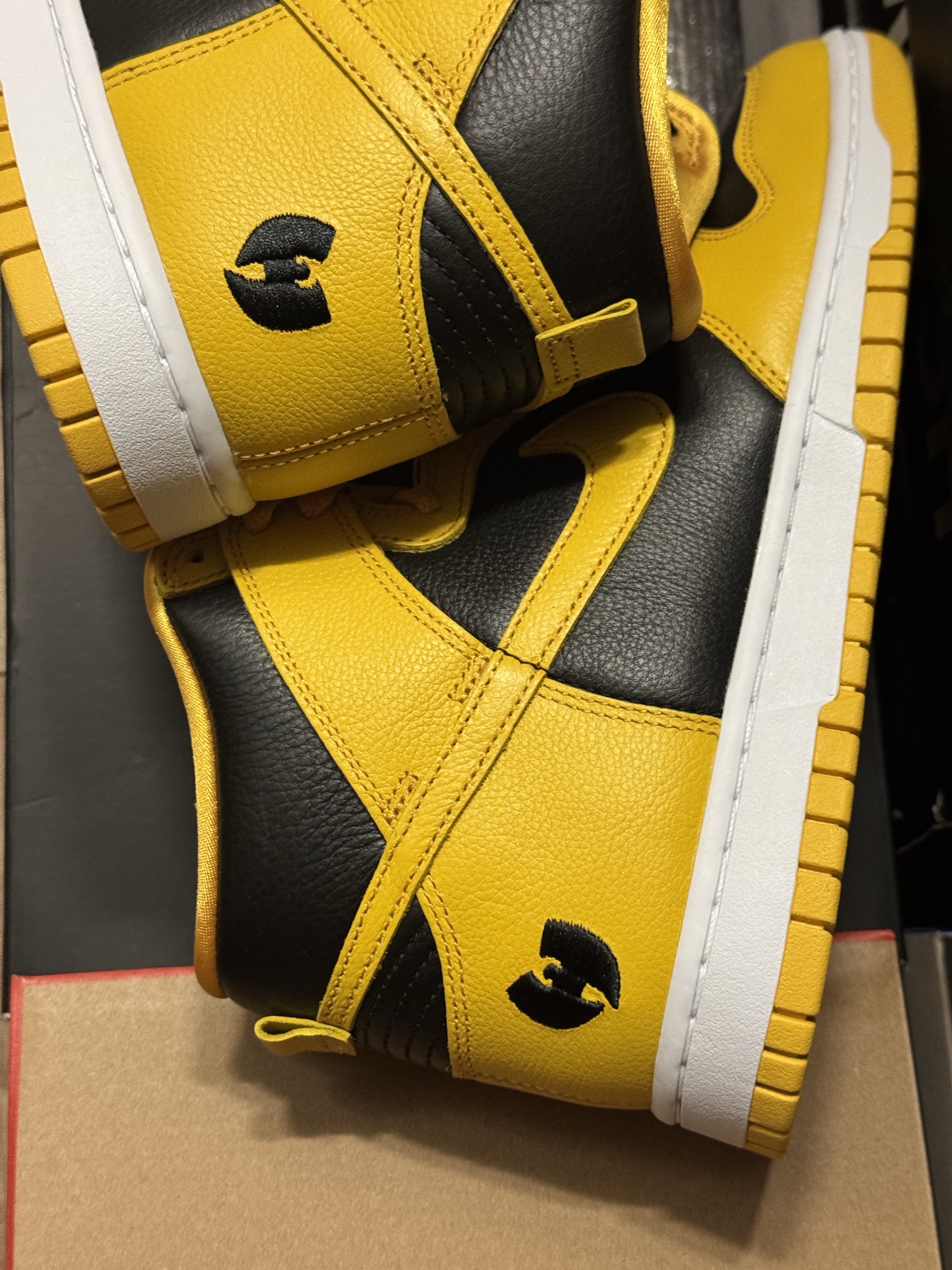 Nike x Lil Yachty Us Force 1 Low White and Midnight Navy, Nike Wu-Tang Clan Dunk High Black and Pollen 착용 스타일 - 5