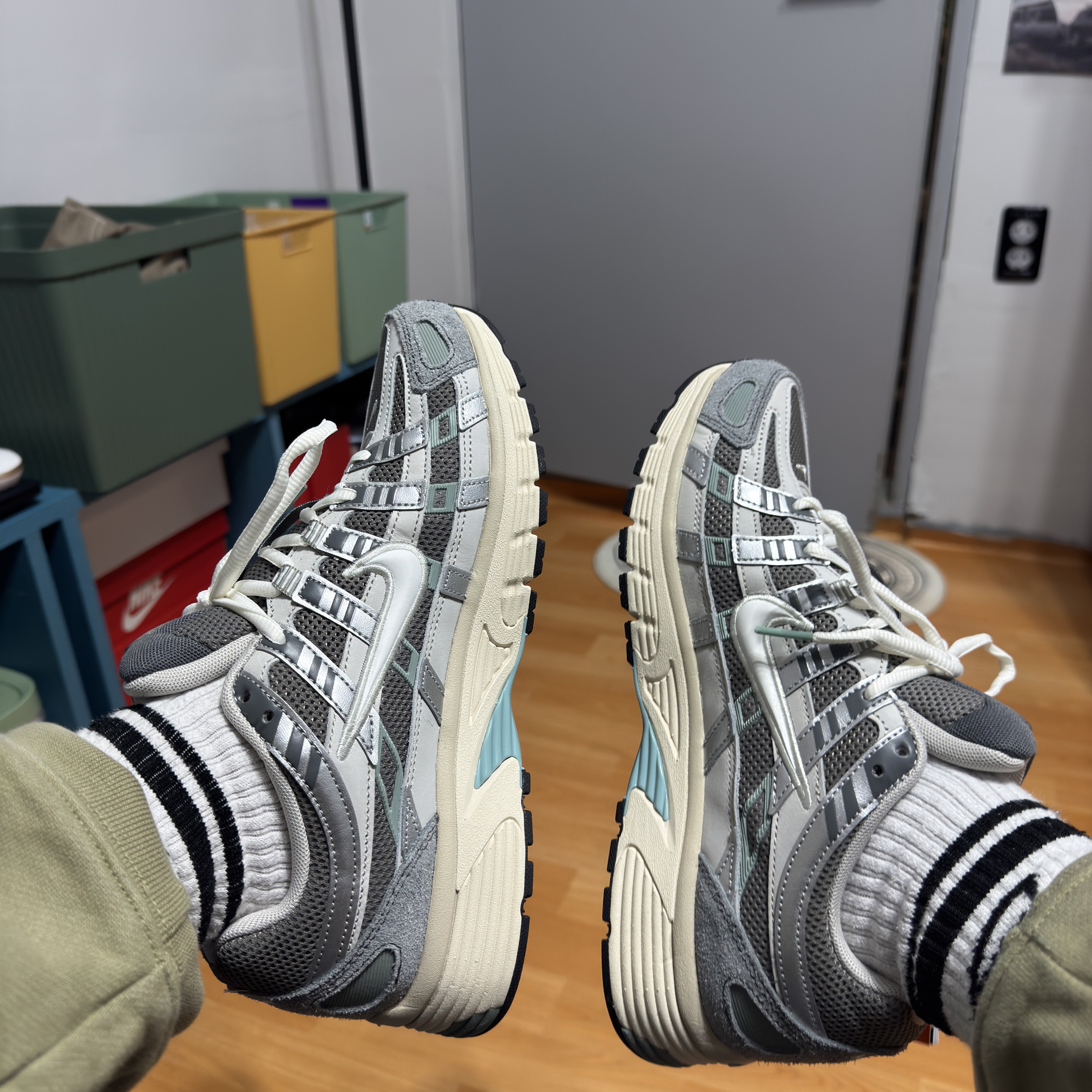 Nike P-6000 Flat Pewter Light Iron Ore 착용 스타일 - 1