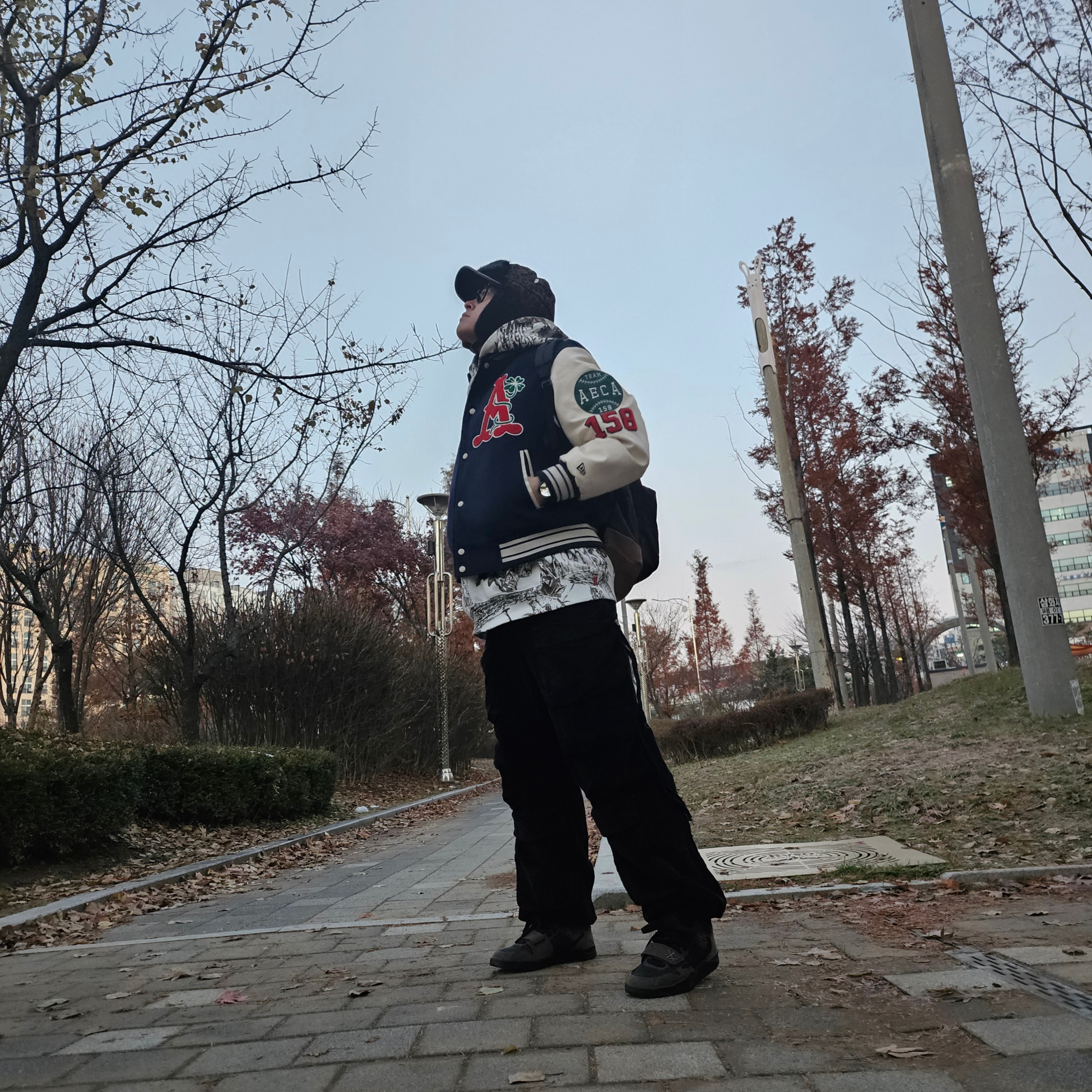 Supreme Denim Camp Cap Black - 23SS, New Era x Aeca White Varsity Jacket Navy 착용 스타일 - 1