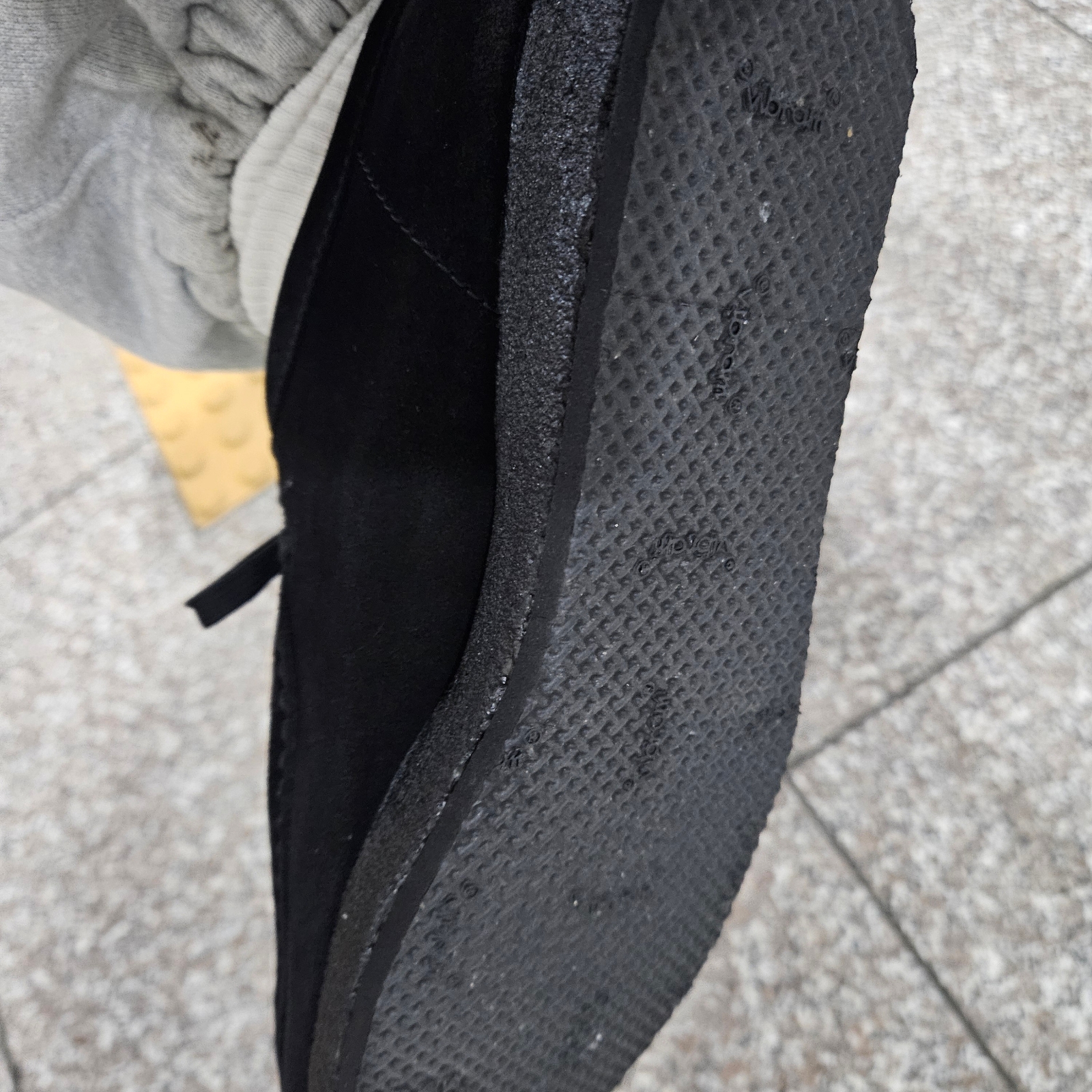 Clarks Wallabee Black Suede 착용 스타일 - 2