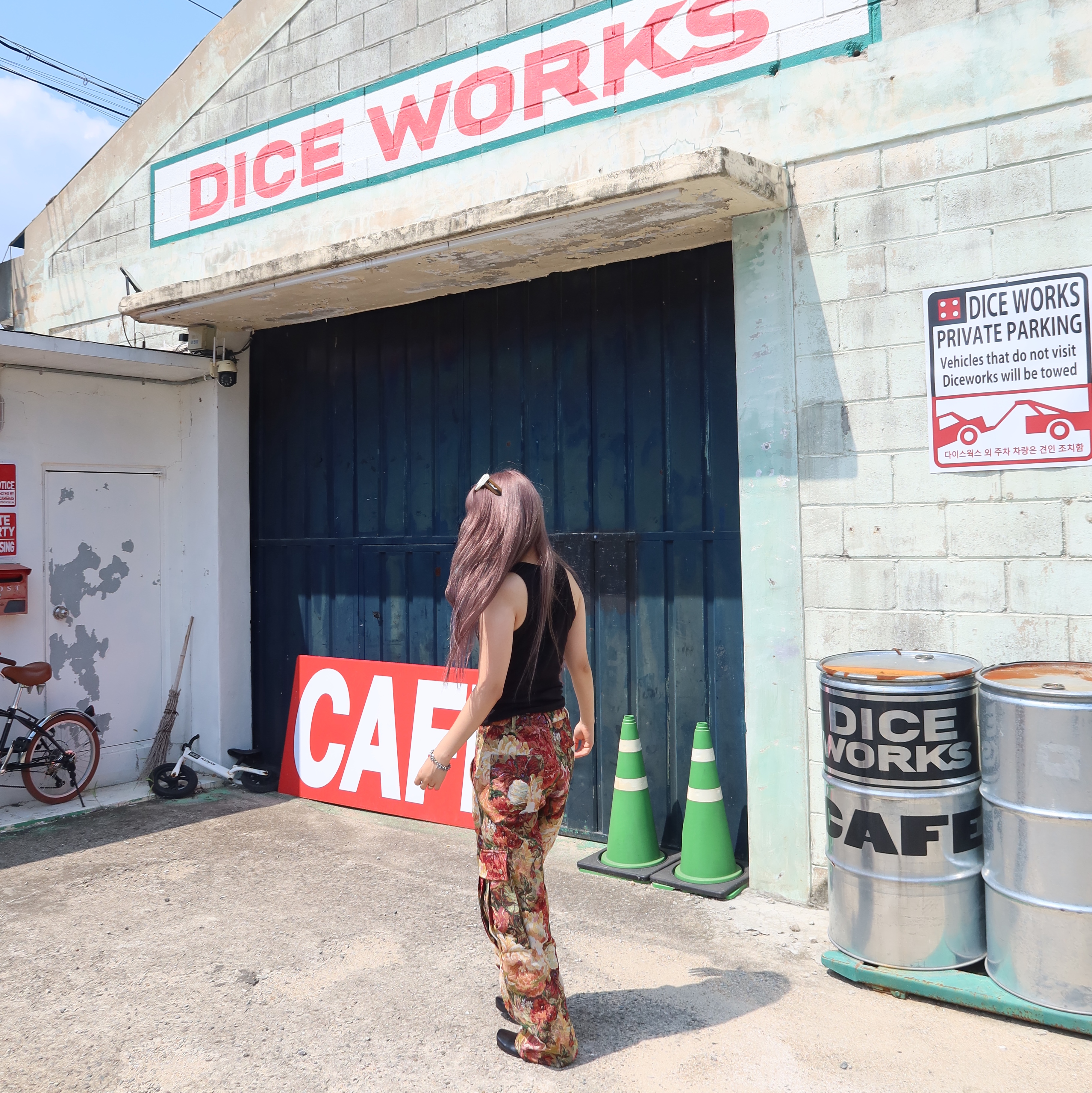 Hono Report Jacquard Cargo Pants Red Garden 착용 스타일 - 3