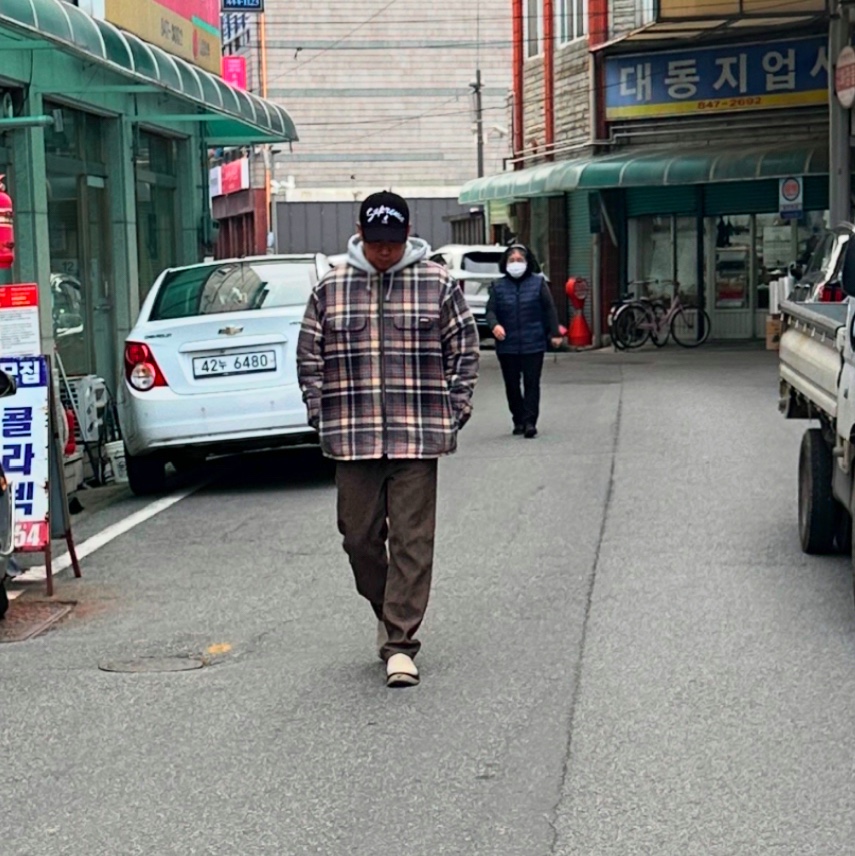 Supreme x Dickies Plaid Hooded Zip Up Shirt Black - 23FW, Supreme x Kangol Bermuda Spacecap Black - 21SS 착용 스타일