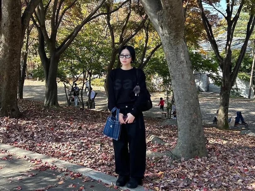 [KREAM 단독] Safarispot Women Basic Safari Knit White, [KREAM 단독] Safarispot Women Basic Safari Knit Black 착용 스타일