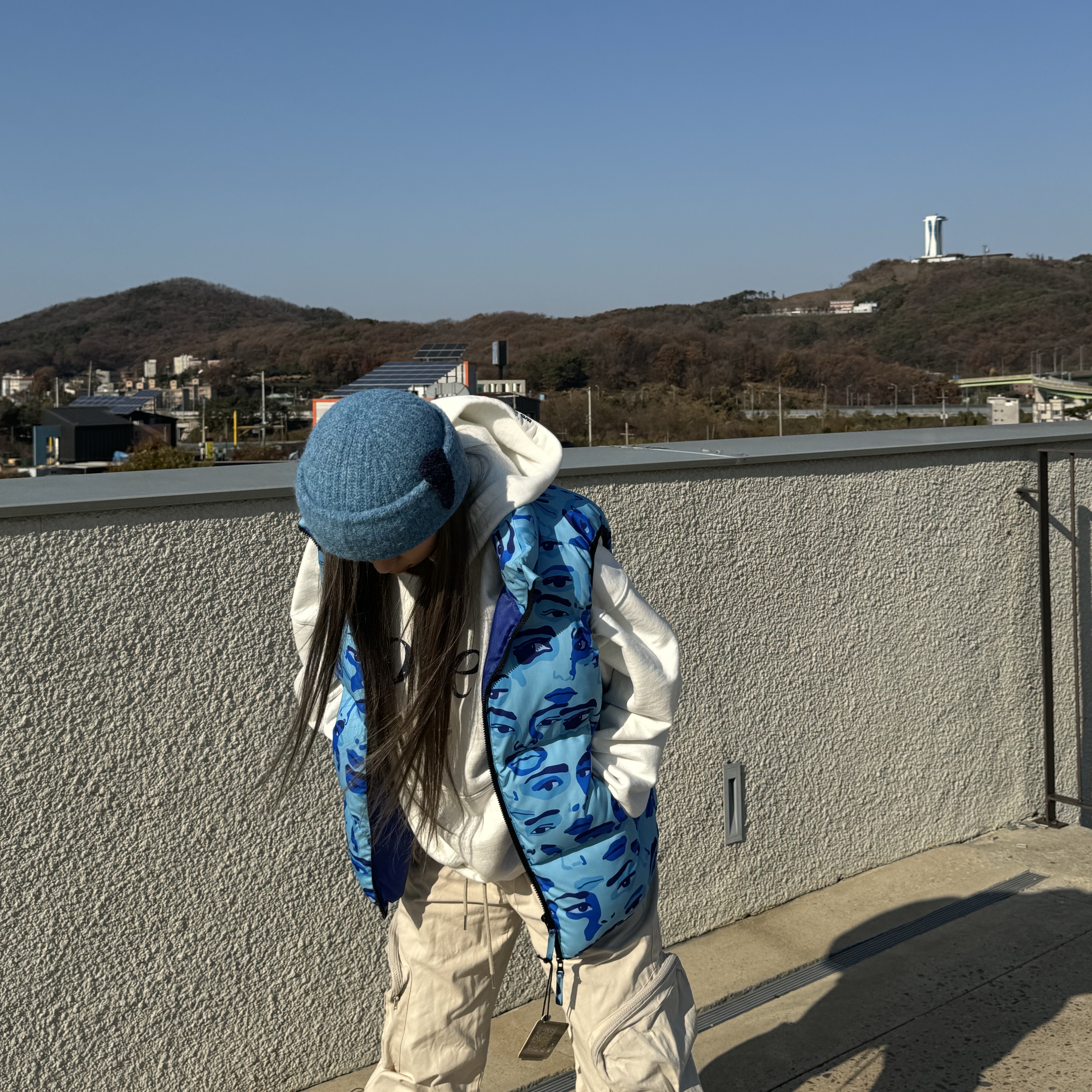Hono Report Hair Clip Beanie Blue Soda, Project G/R Membership Love Parody Hoodie White 착용 스타일 - 1