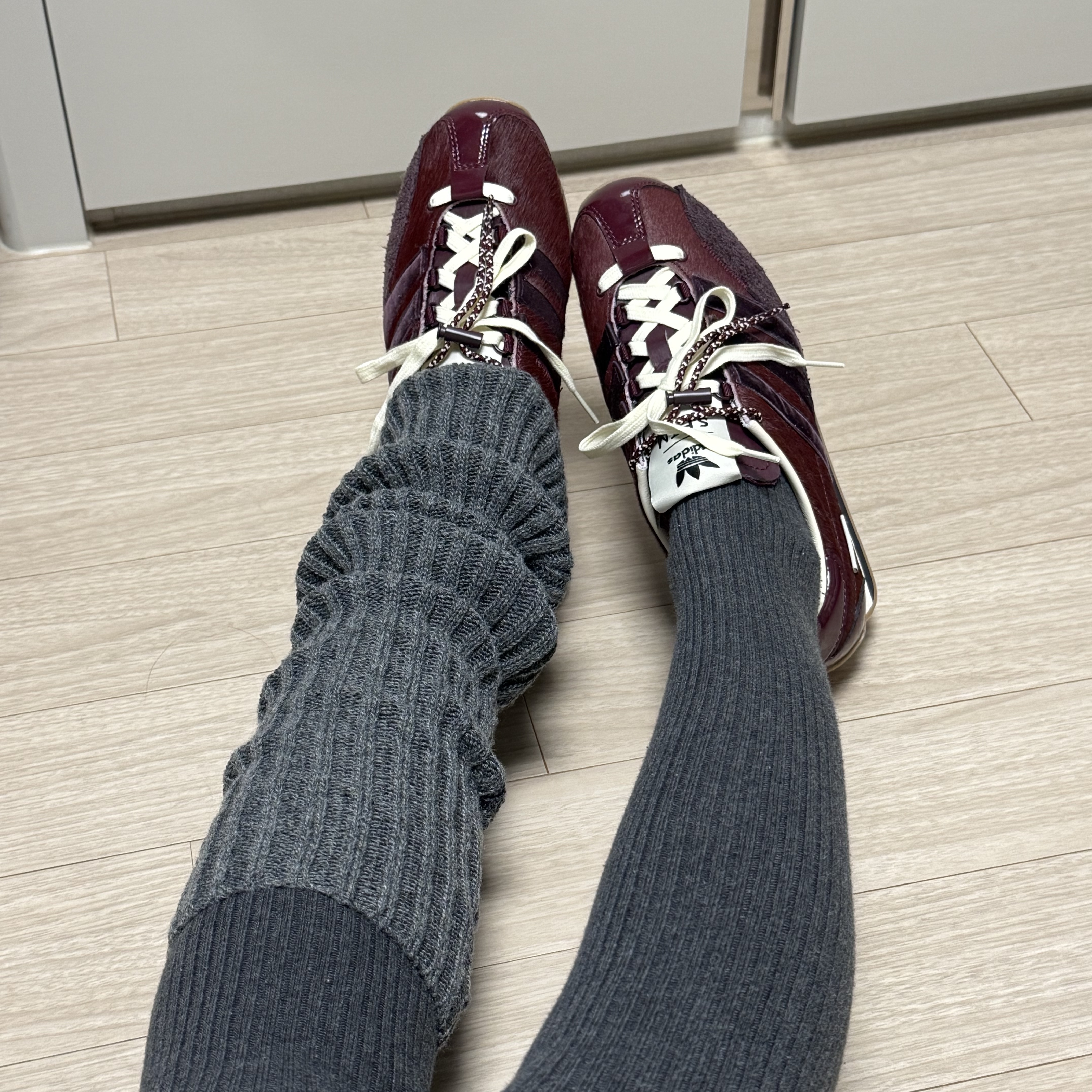 Adidas x Song for the Mute Country OG Maroon Core Black 착용 스타일 - 1