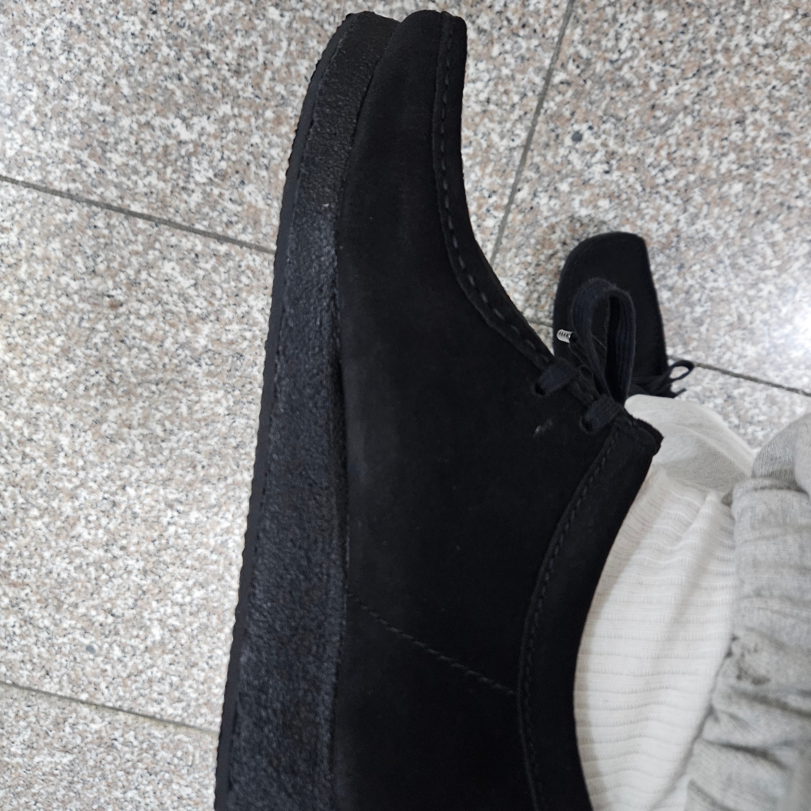 Clarks Wallabee Black Suede 착용 스타일 - 3
