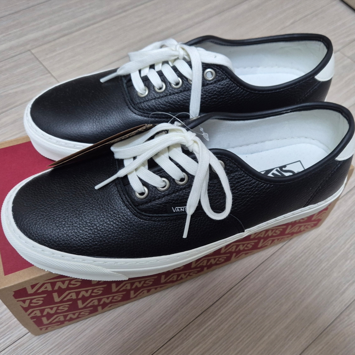 Vans Authentic Lux Black 착용 스타일