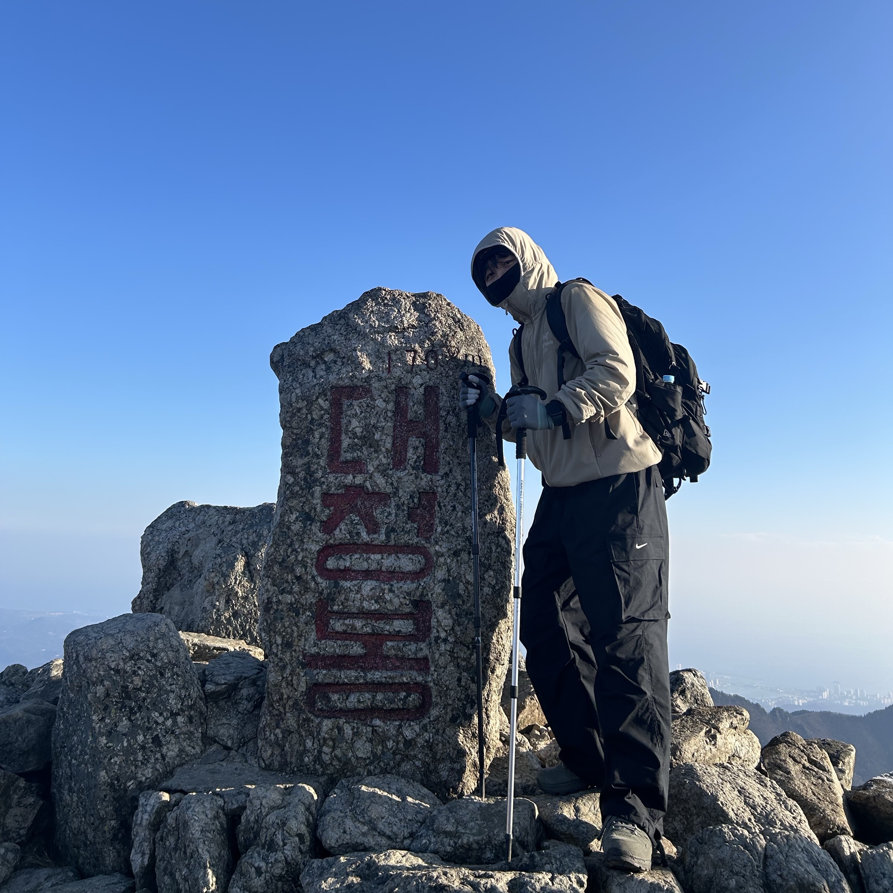 Arc'teryx Atom Hoody Smoke Bluff 착용 스타일 - 1