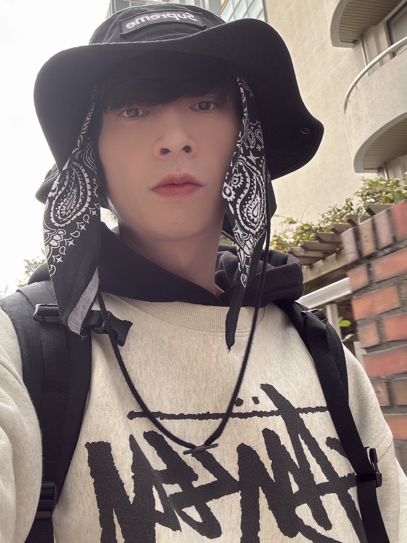 Stussy World Tour Crew Ash Heather 2022, IAB Studio Hoodie Black 착용 스타일 - 6