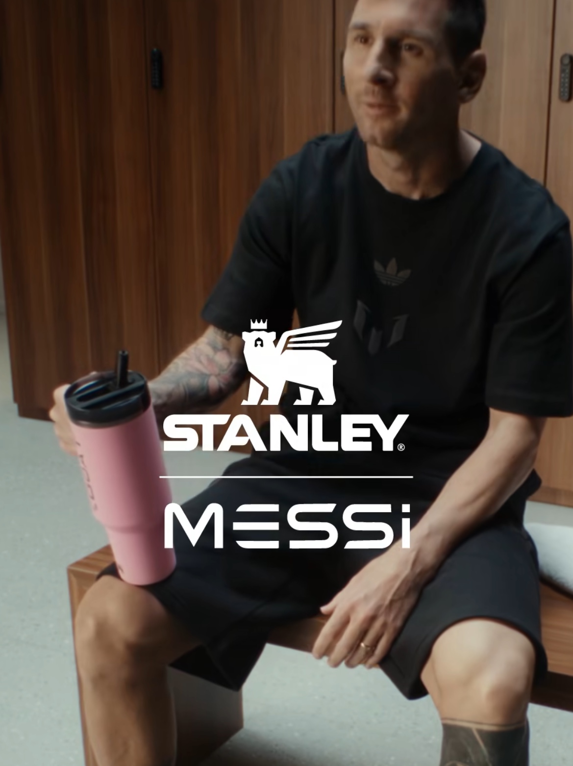 Stanley x Messi Quencher ProTour Flip Straw Tumbler 1.18L Messi Goat Pink, Stanley x Messi IceFlow Aerolight Flip Straw 2.0 Bottle 710ml Messi Goat Pink 착용 스타일 - 6