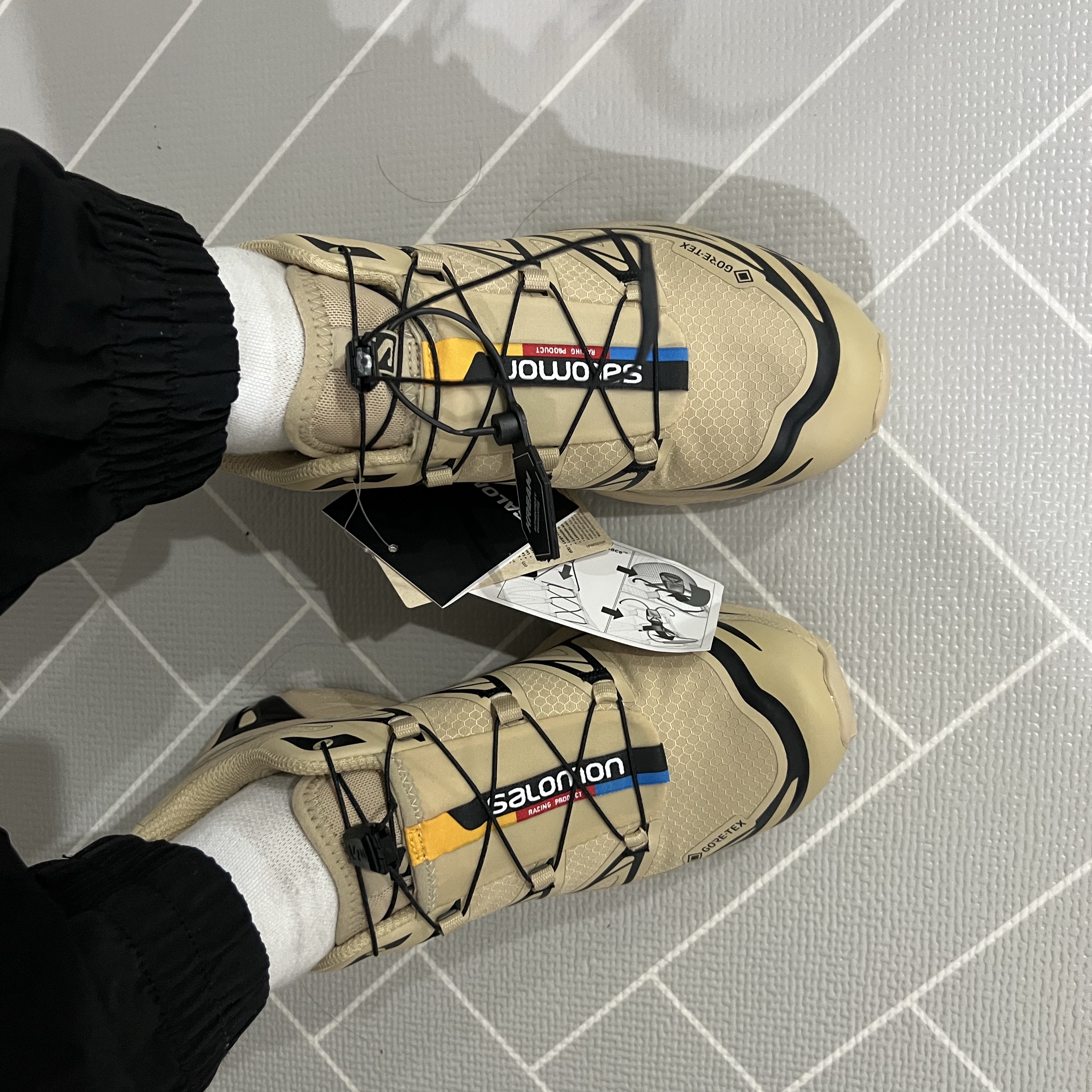 Salomon XT-6 GTX Safari Black 착용 스타일