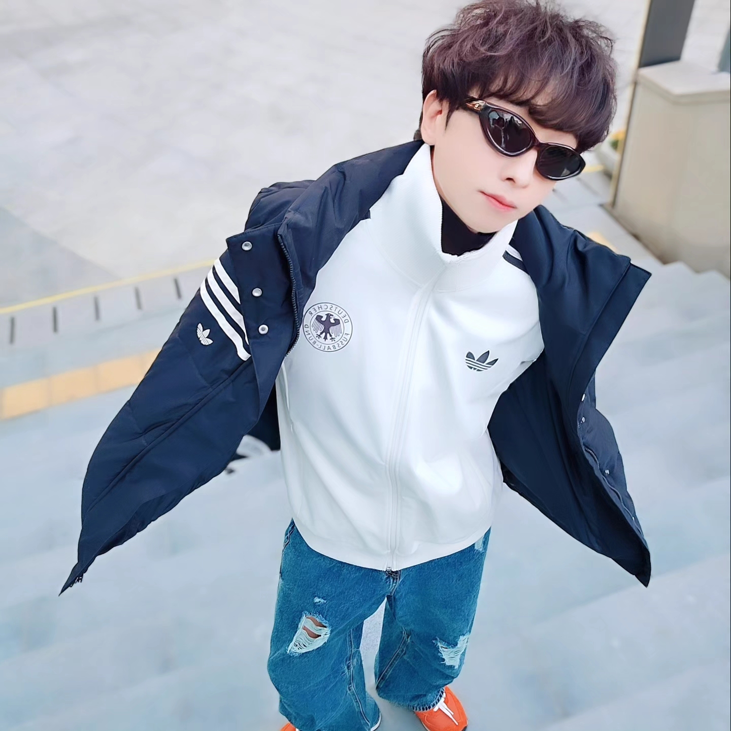 Adidas Originals 70s Padded Gilet Black - KR Sizing, Adidas German Beckenbauer Track Top Off White - KR Sizing 착용 스타일 - 2