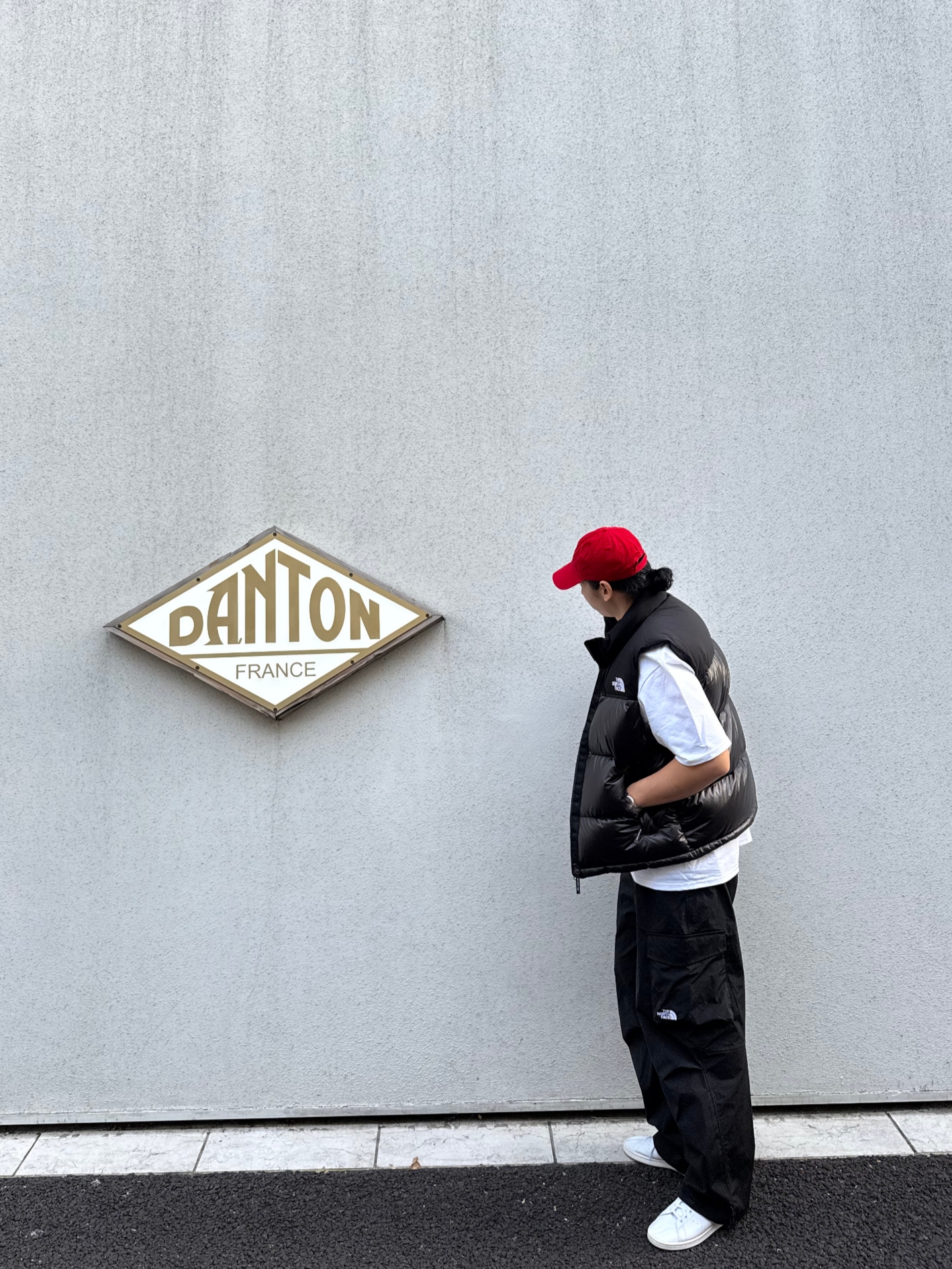 Stussy Crown Band T-Shirt White, The North Face White Label Novelty Nuptse Down Vest Black 착용 스타일