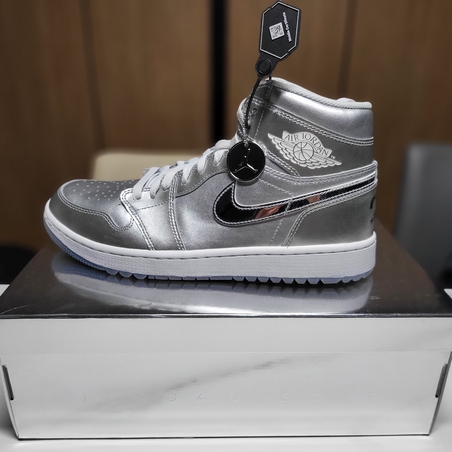 Jordan 1 High Golf NRG Metallic Silver Photon Dust 착용 스타일