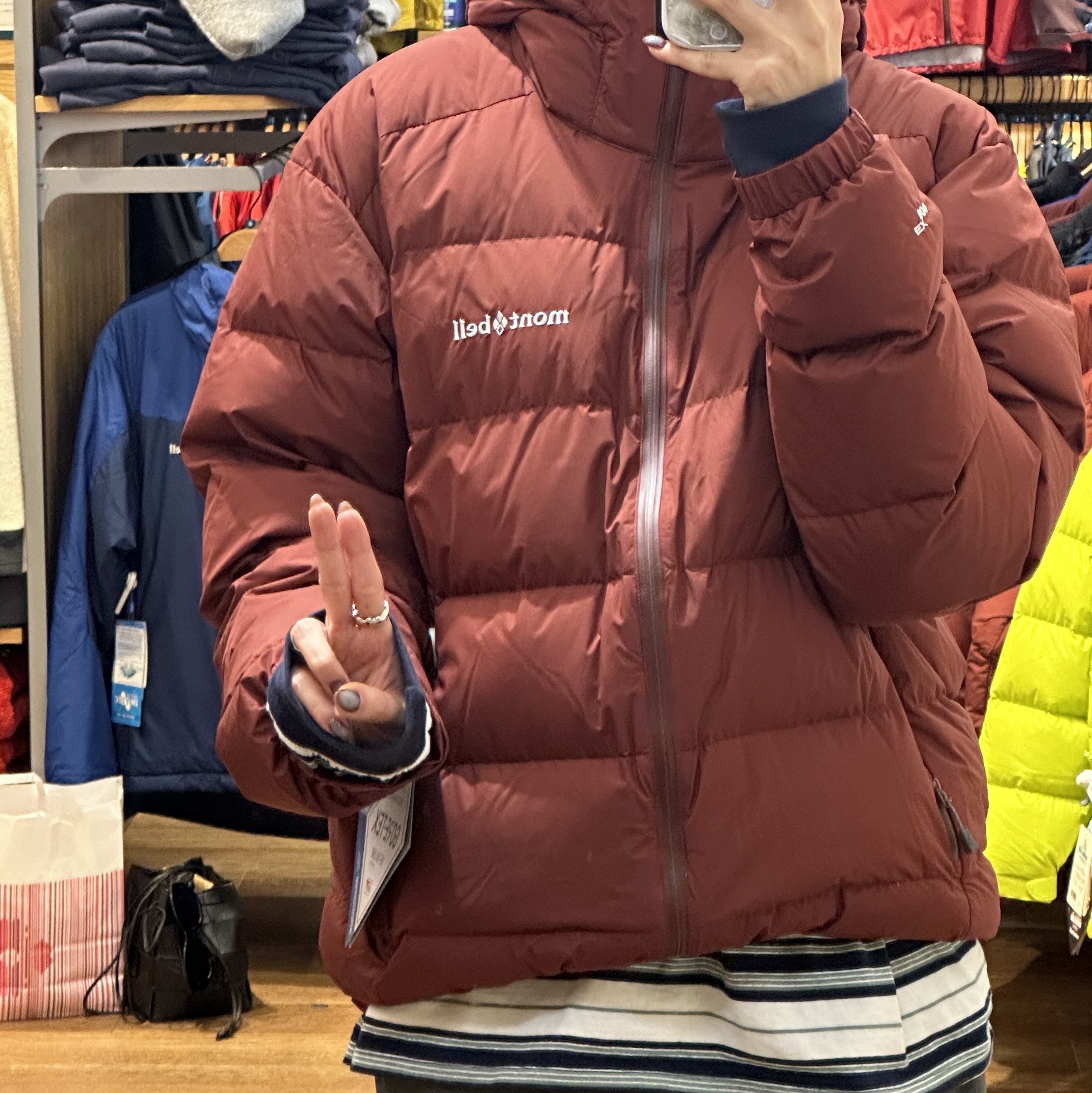 Montbell Permafrost Light Down Parka Brown Brick, UGG Tasman Slipper Chestnut 착용 스타일 - 1