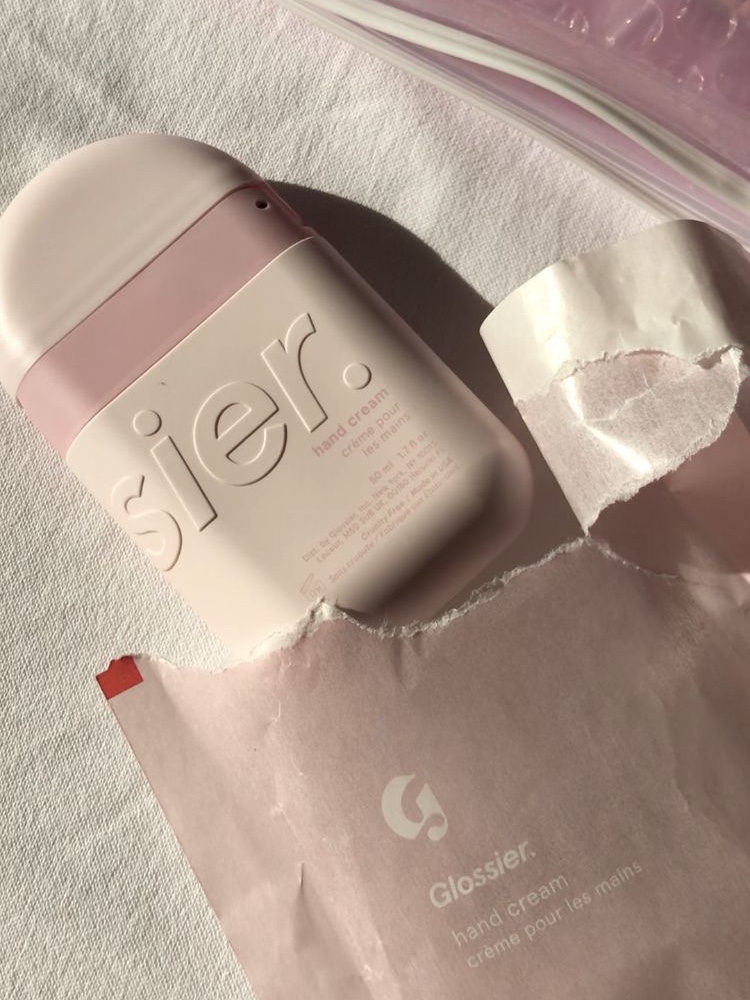 Glossier Cell Phone Keychain - LA Exclusive, Glossier Hand Cream 60ml 착용 스타일 - 6