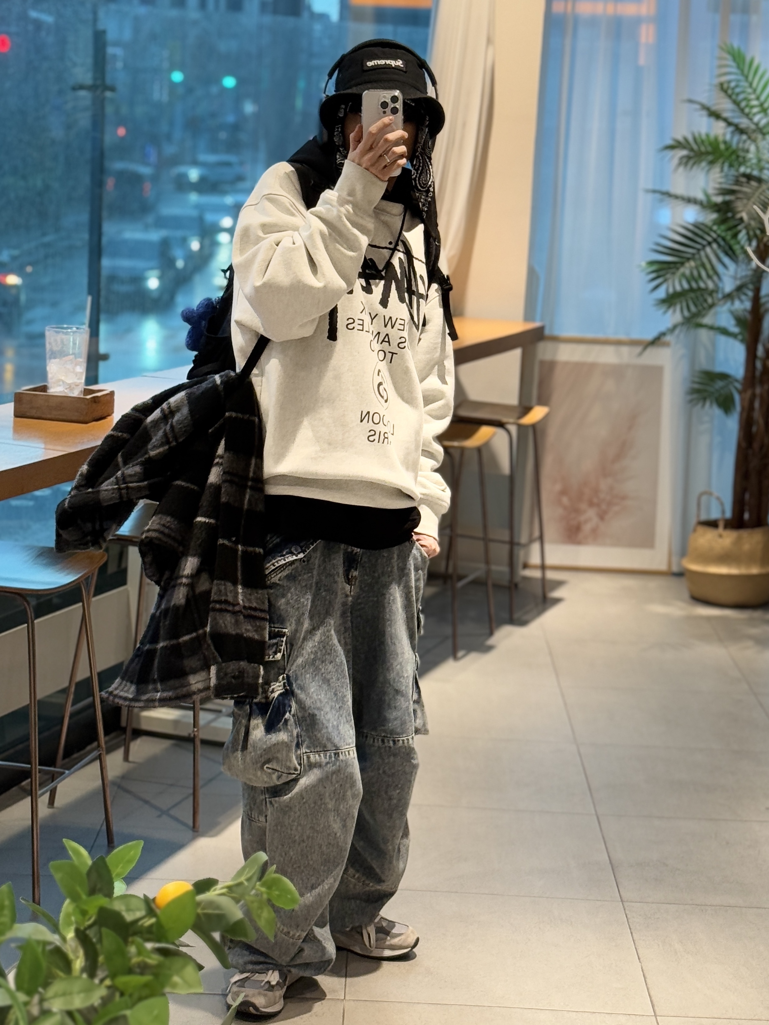 New Balance 992 Made in USA Grey - D Standard, IAB Studio Hoodie Black 착용 스타일 - 10