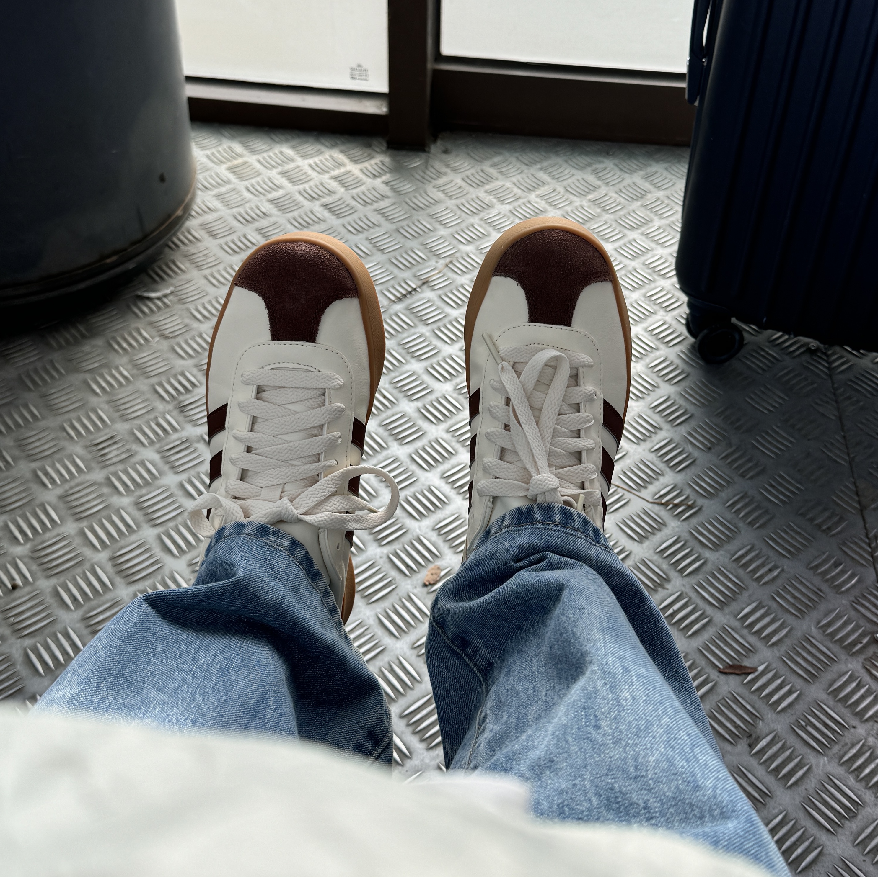 Adidas VL Court 2.0 Cream Brown 착용 스타일