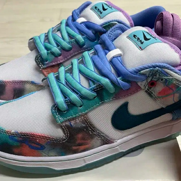Nike x Futura Laboratories SB Dunk Low OG QS White and Geode Teal 착용 스타일