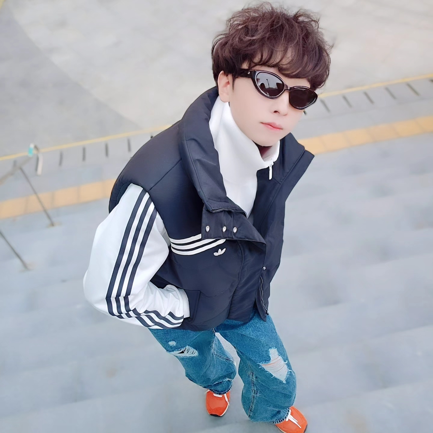 Adidas Originals 70s Padded Gilet Black - KR Sizing, Adidas German Beckenbauer Track Top Off White - KR Sizing 착용 스타일 - 3