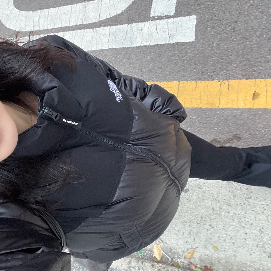 (W) The North Face White Label Novelty Nuptse Down Jacket Black 착용 스타일