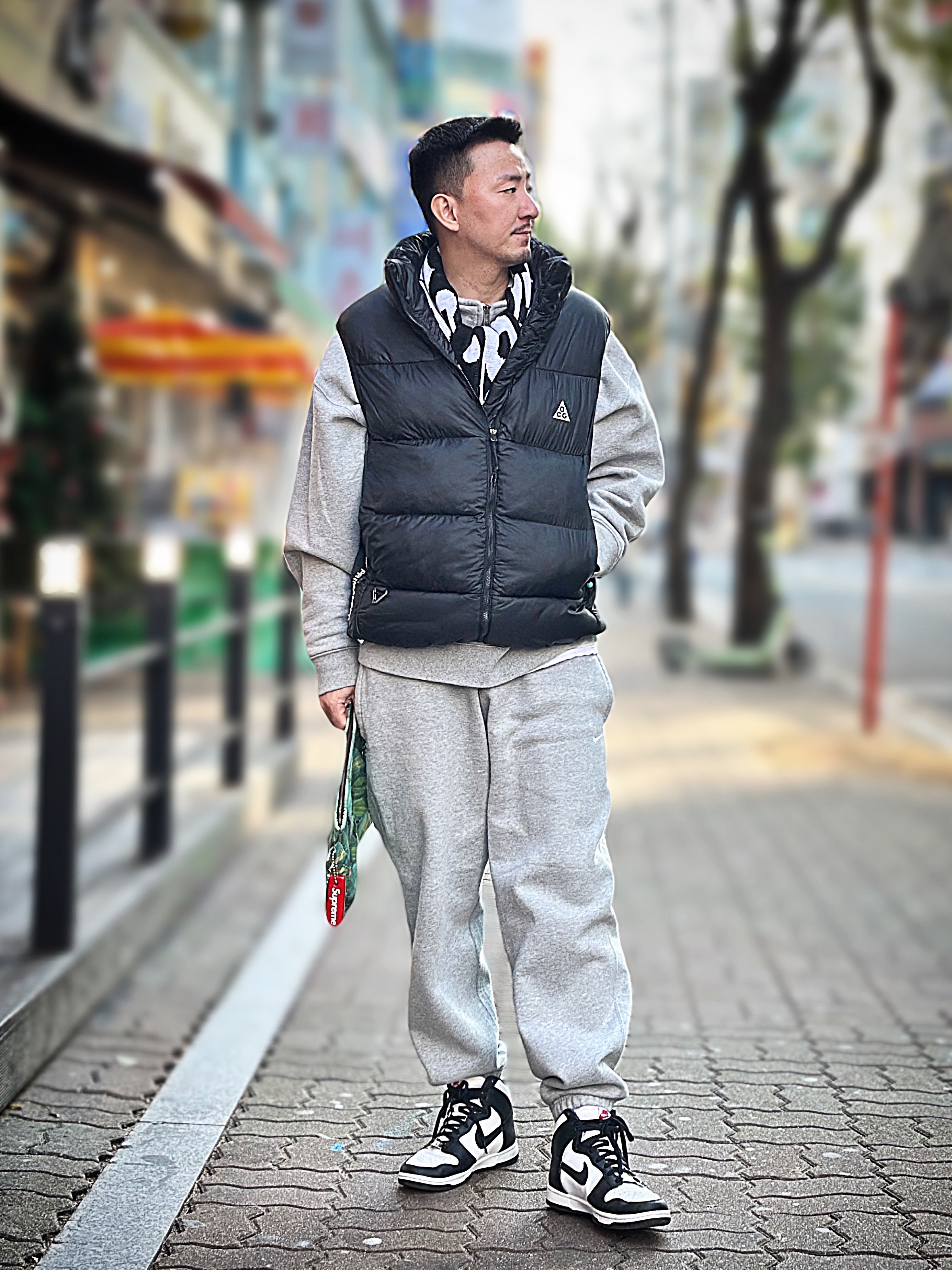 CDG Logo Check Muffler White Black, Nike ACG Therma-Fit ADV Lunar Lake Puffer Vest Black - Asia 착용 스타일