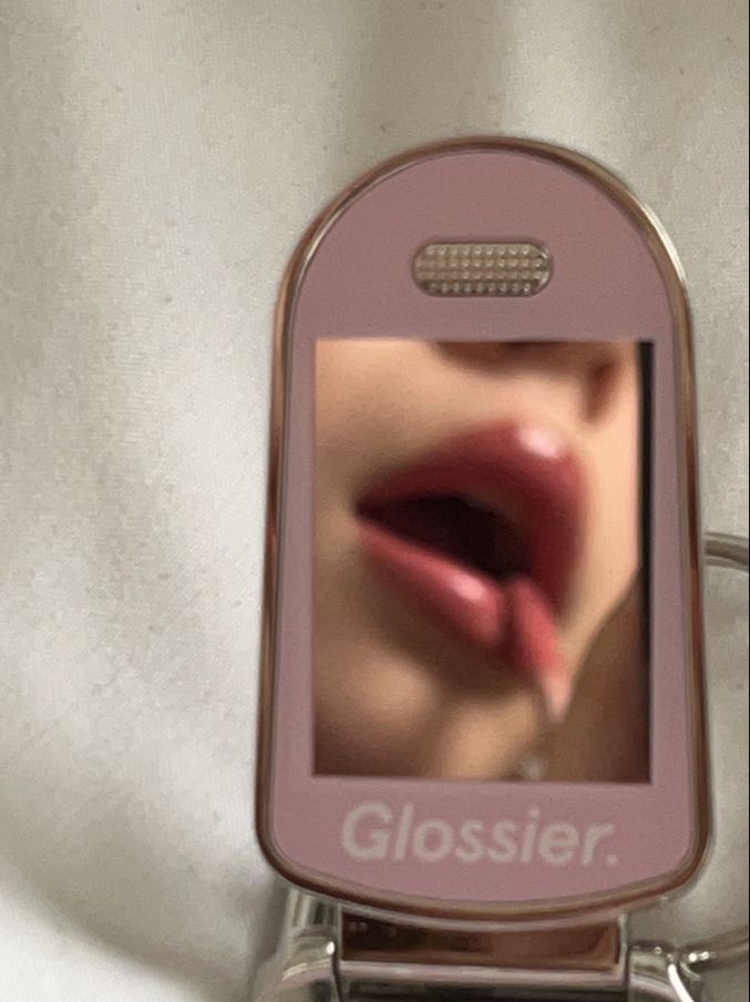 Glossier Cell Phone Keychain - LA Exclusive, Glossier Hand Cream 60ml 착용 스타일 - 2
