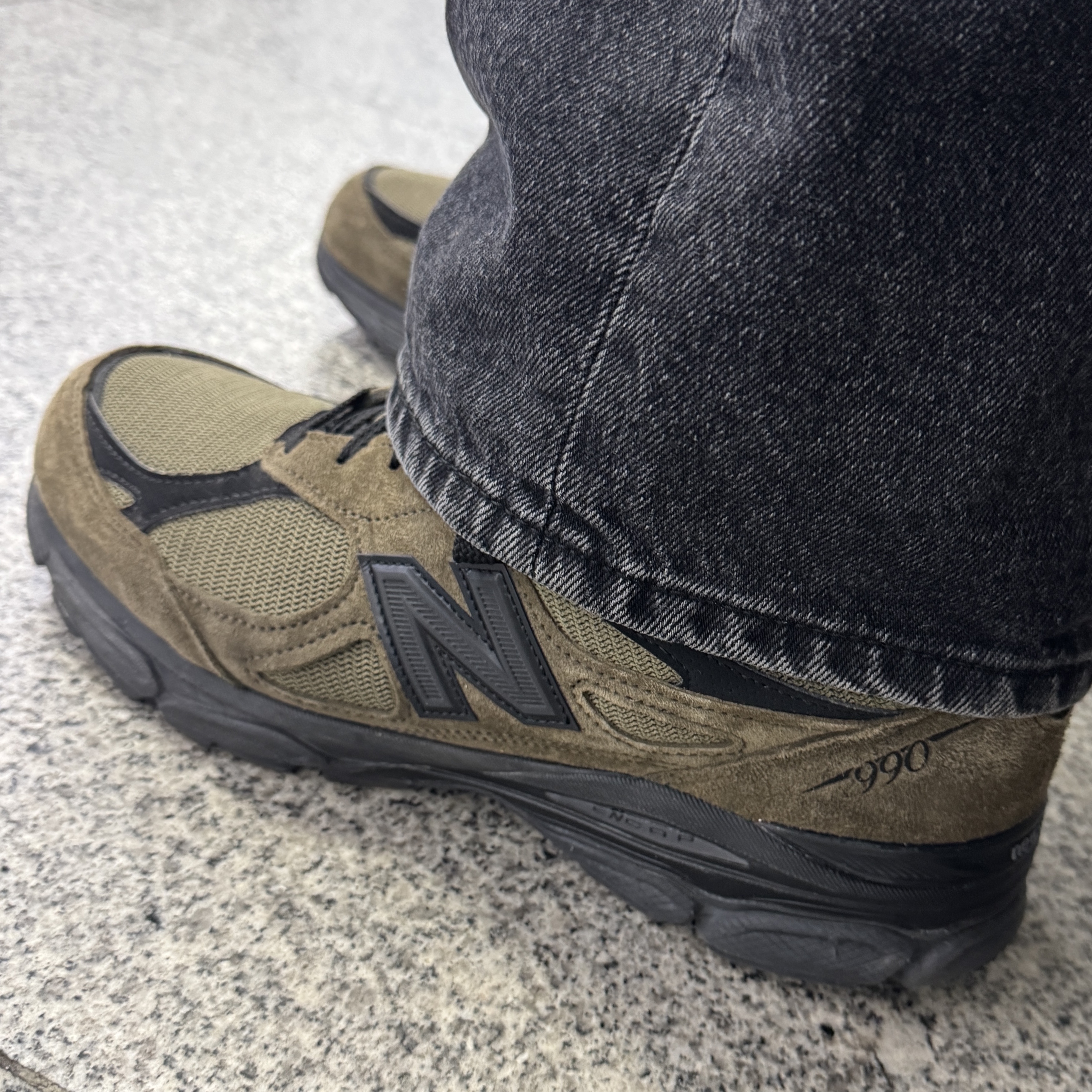 New Balance x JJJJound 990v3 Brown Black 착용 스타일