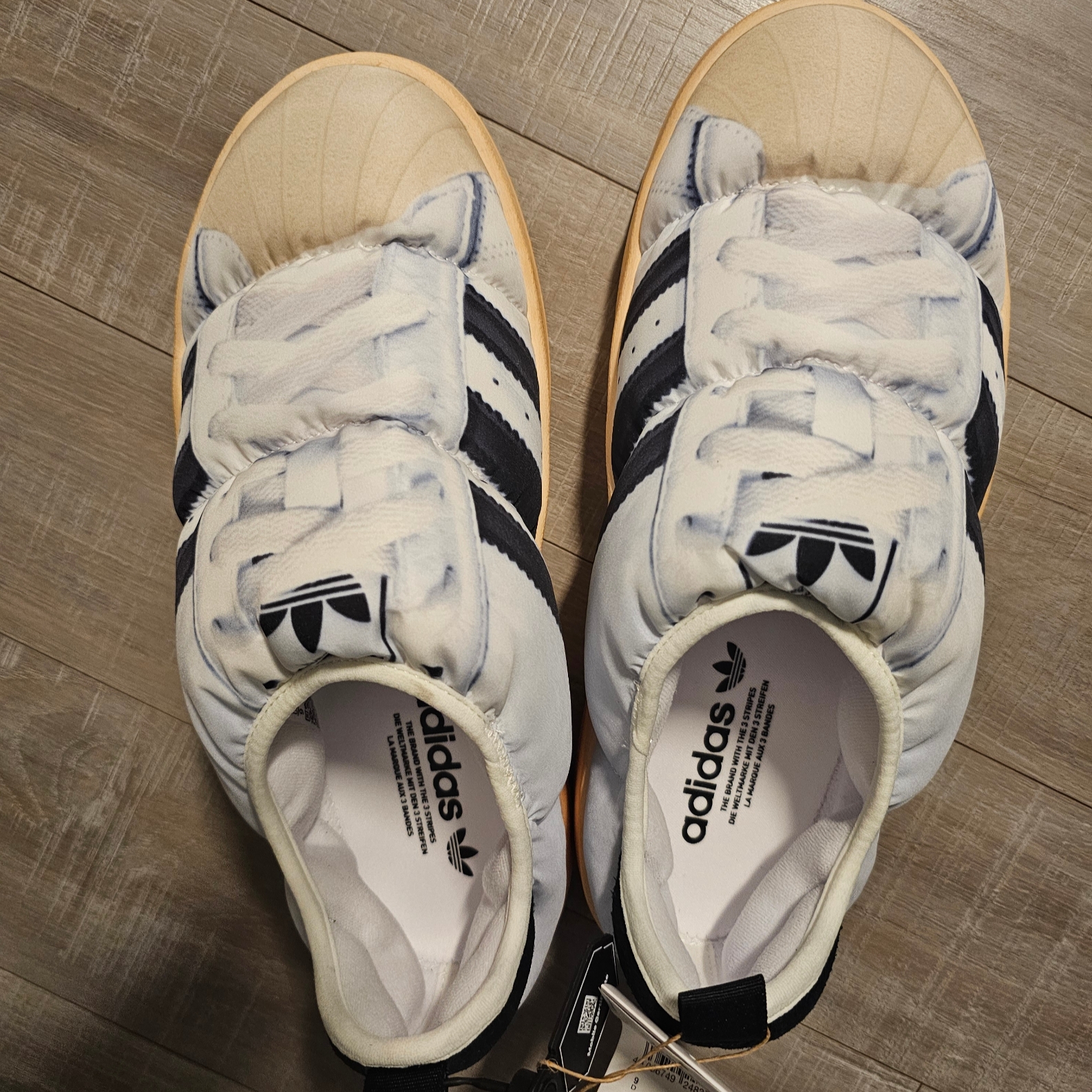 Adidas Puffylette Superstar Cloud White 착용 스타일