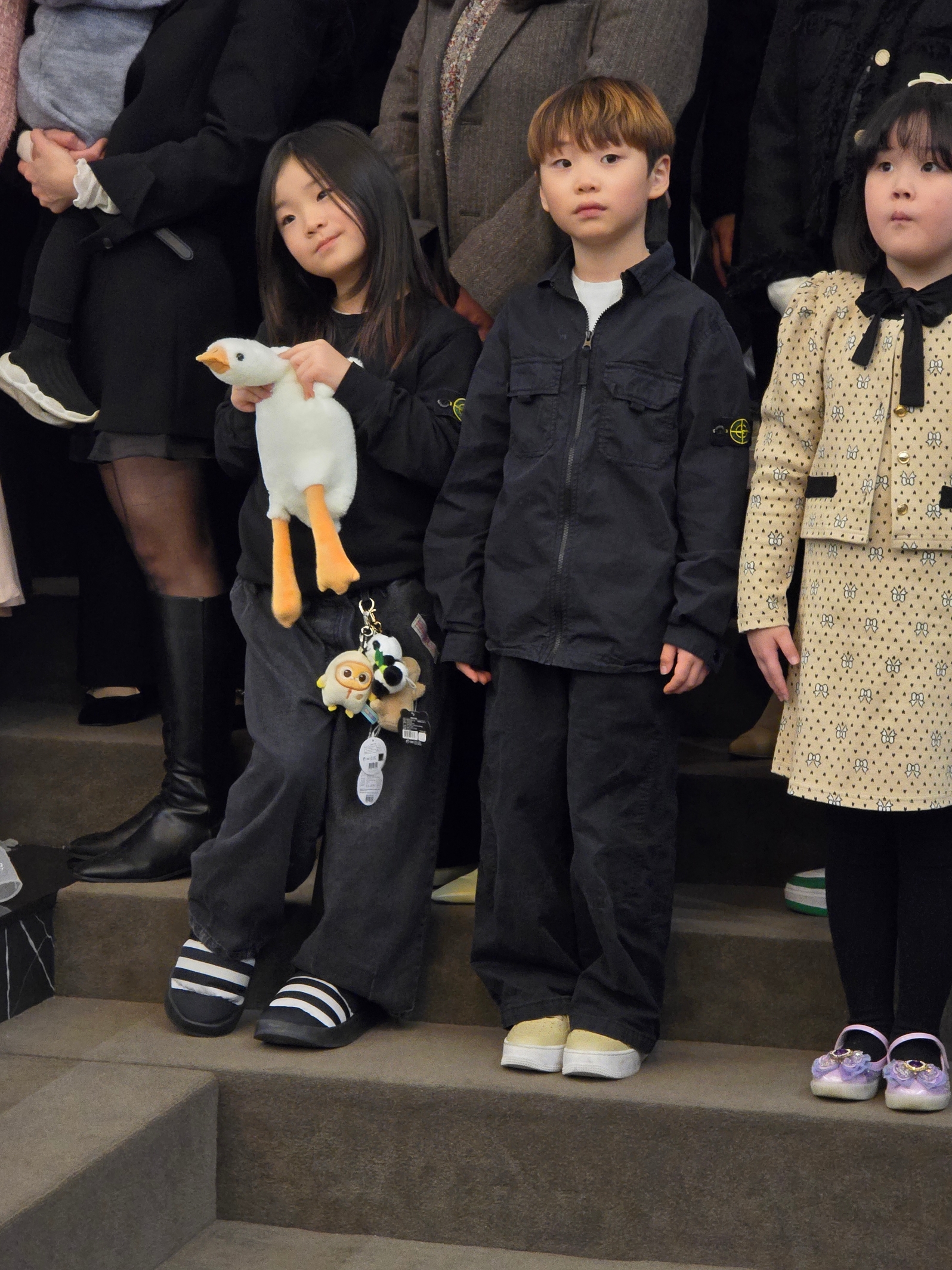 Adidas Puffylette Core Black, (Kids) Stone Island 61640 Cotton Fleece Hooded Sweatshirt Black - 22FW 착용 스타일