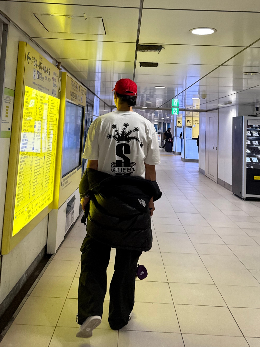 Stussy Crown Band T-Shirt White, The North Face White Label Novelty Nuptse Down Vest Black 착용 스타일