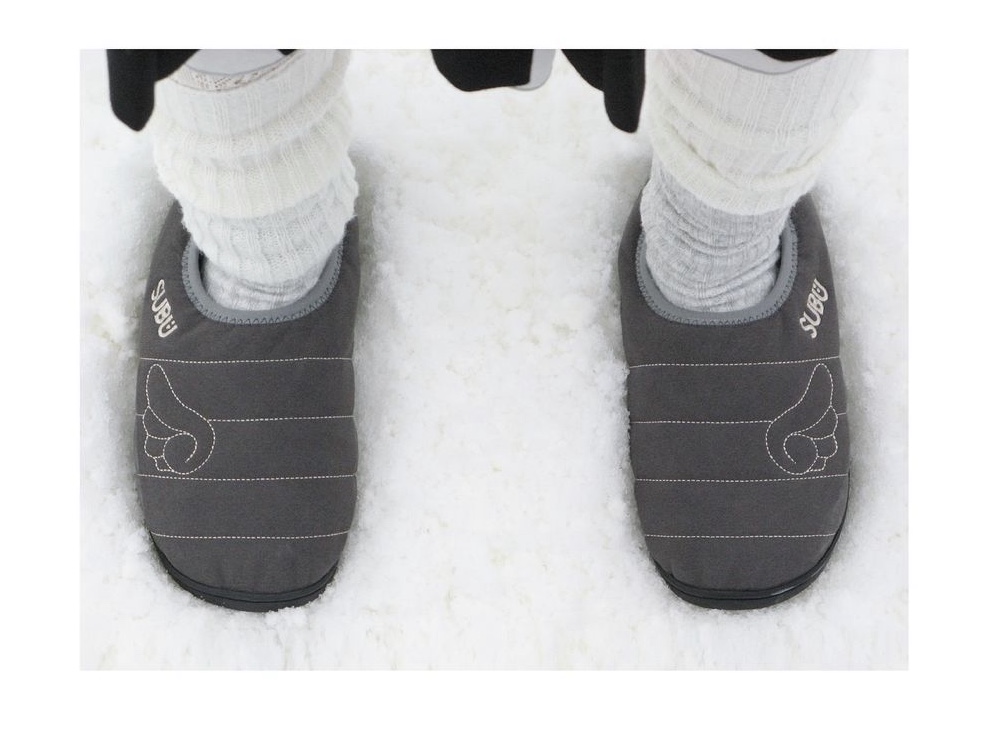 Subu x Coyseio Angel Wing Padding Shoes Charcoal, Subu x Coyseio Multi Star Padding Shoes Black 착용 스타일 - 3