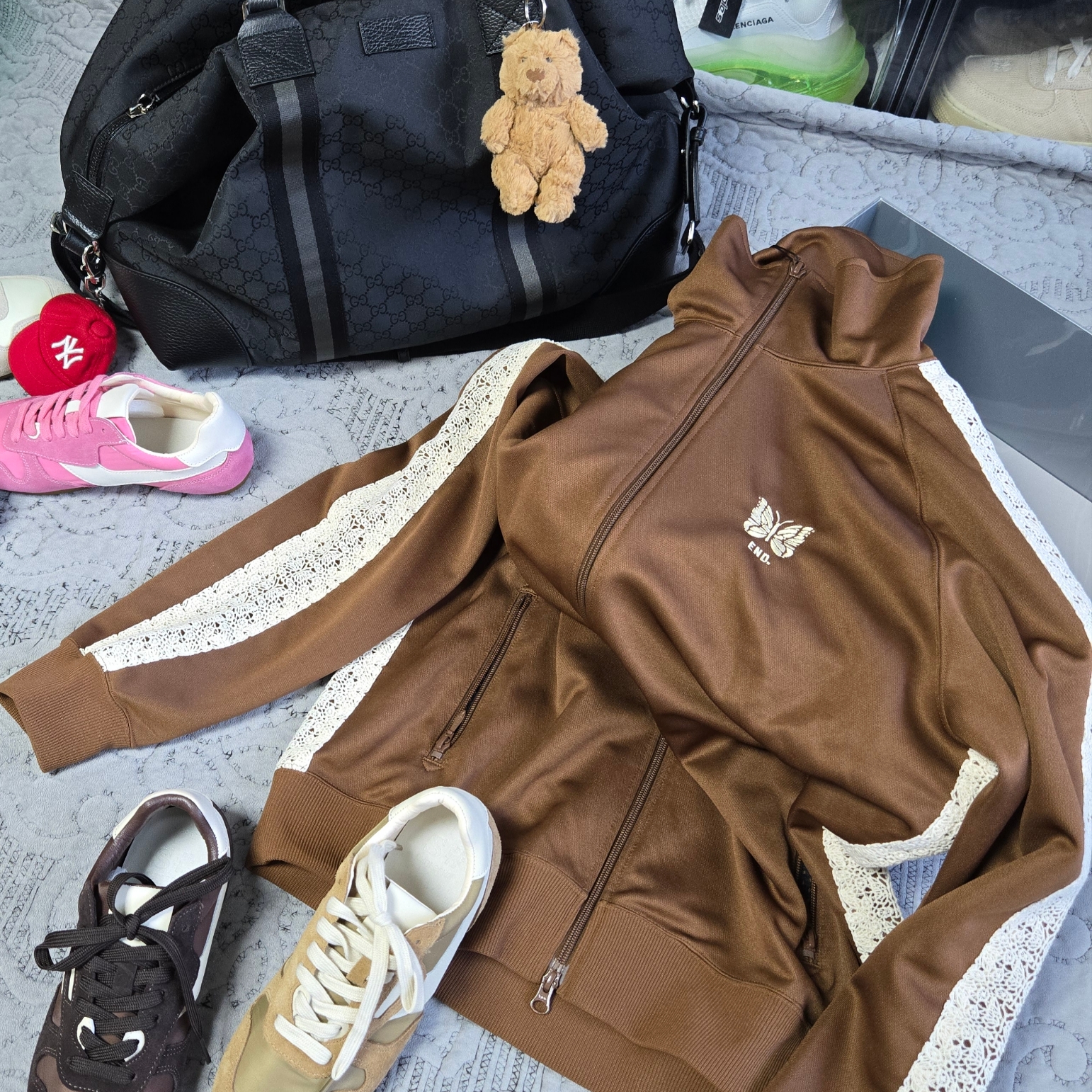 Needles x END. Rattan Track Jacket Brown Natural, Gucci GG Guccissima Large Duffle Bag Black 착용 스타일
