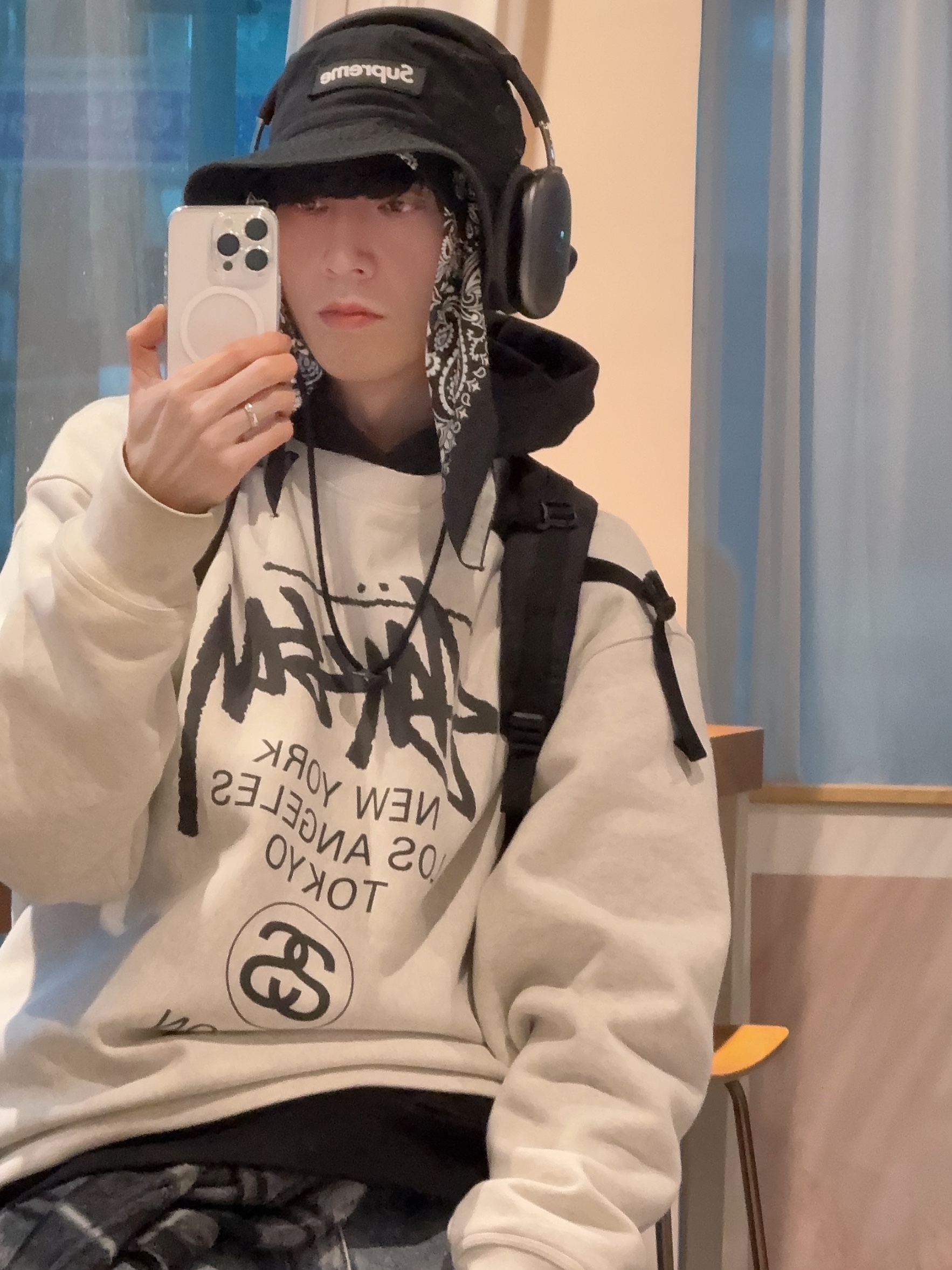 Stussy World Tour Crew Ash Heather 2022, IAB Studio Hoodie Black 착용 스타일 - 9