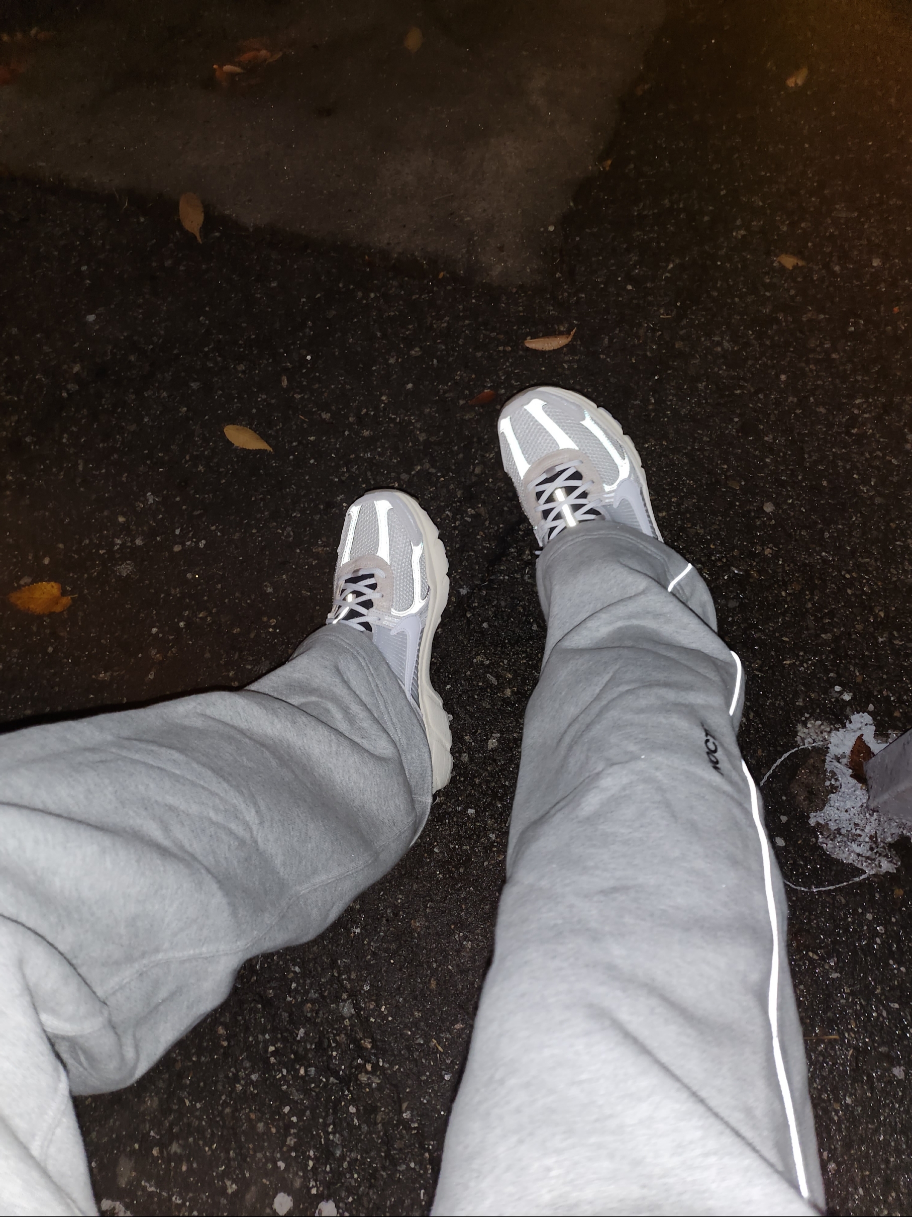 Nike Zoom Vomero 5 Light Bone and Black, Nike x Drake Nocta Fleece Hoodie Dark Grey Heather (FN7659-063) 착용 스타일