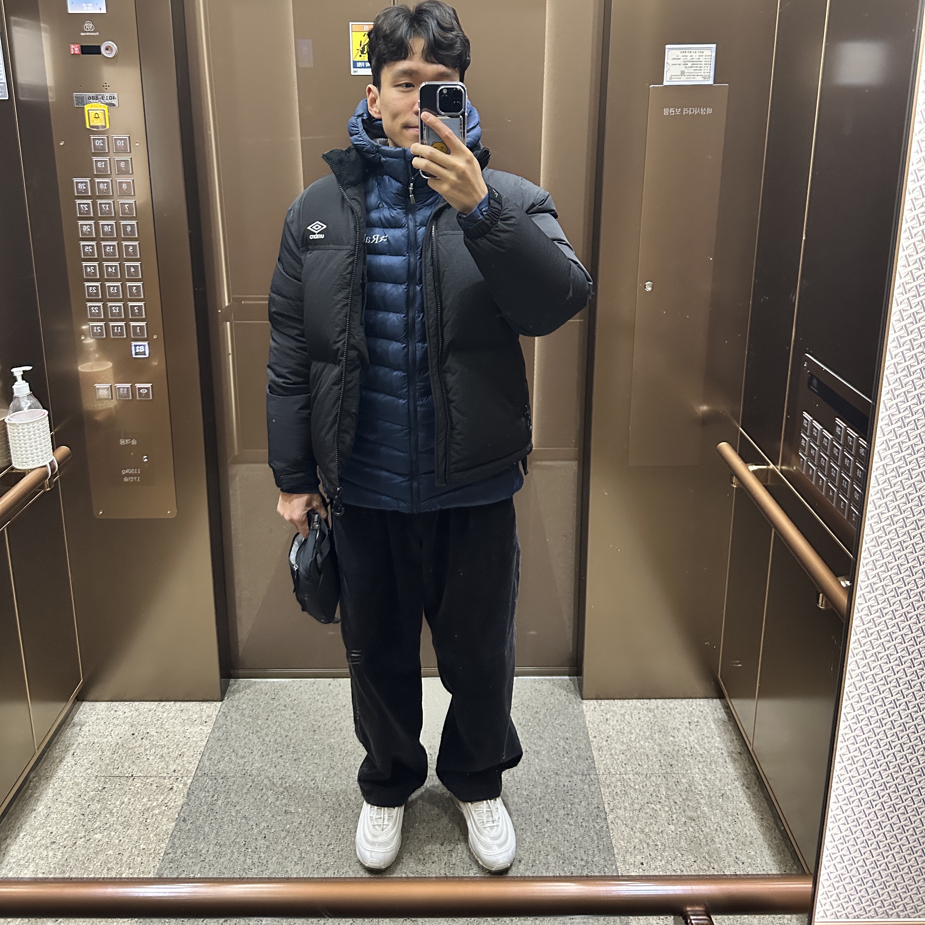 Rab Cirrus Flex Hoody Black 착용 스타일