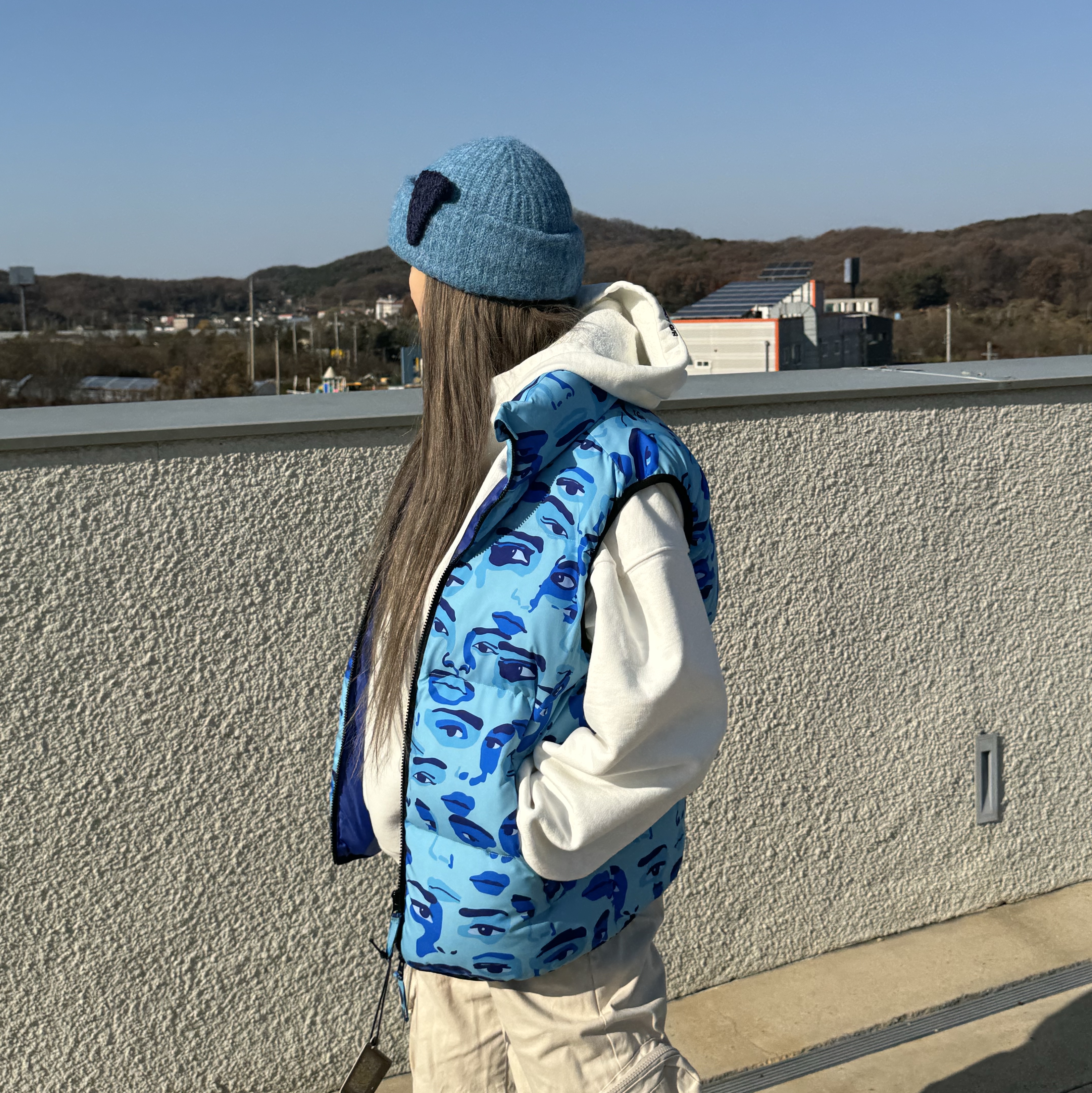 Hono Report Hair Clip Beanie Blue Soda, Project G/R Membership Love Parody Hoodie White 착용 스타일 - 2