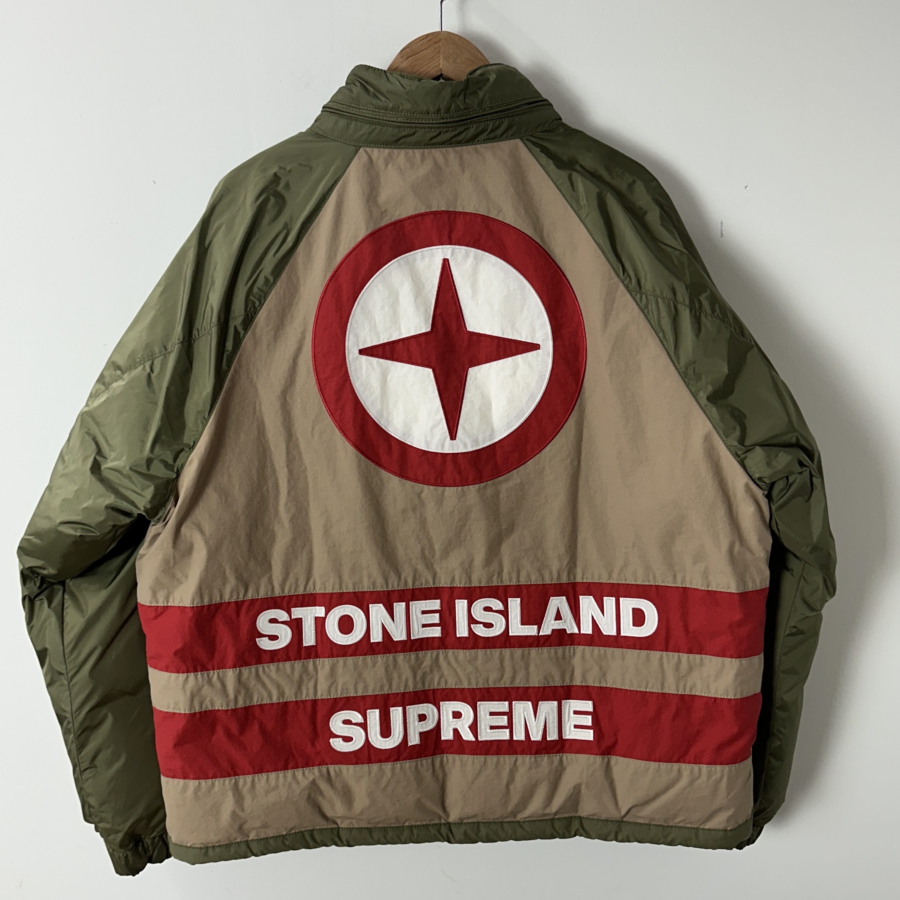 Supreme x Stone Island Reversible Down Puffer Jacket Olive - 23FW 착용 스타일 - 3