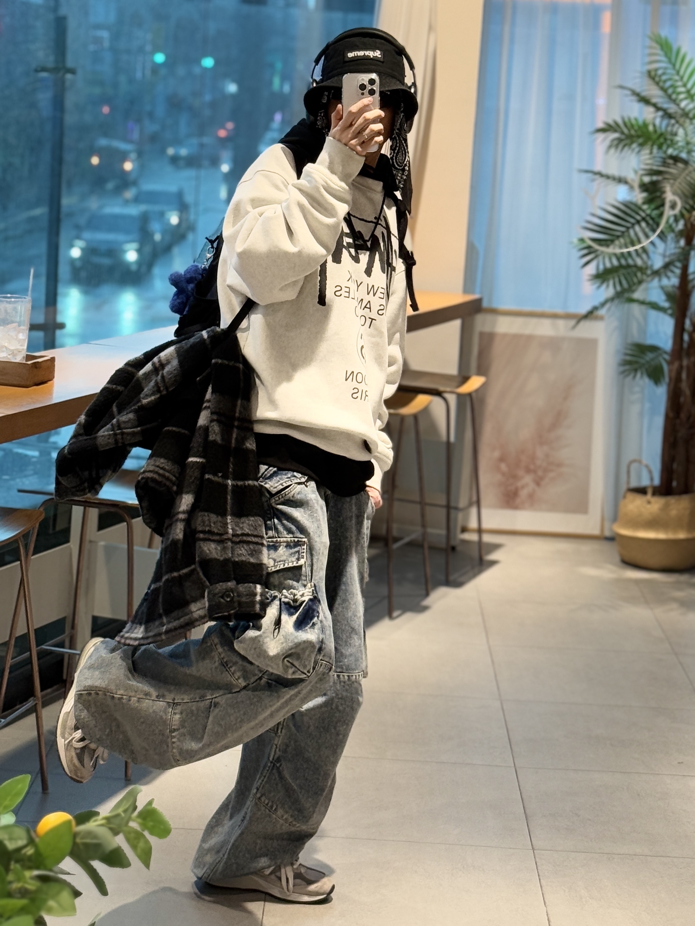 New Balance 992 Made in USA Grey - D Standard, IAB Studio Hoodie Black 착용 스타일 - 9
